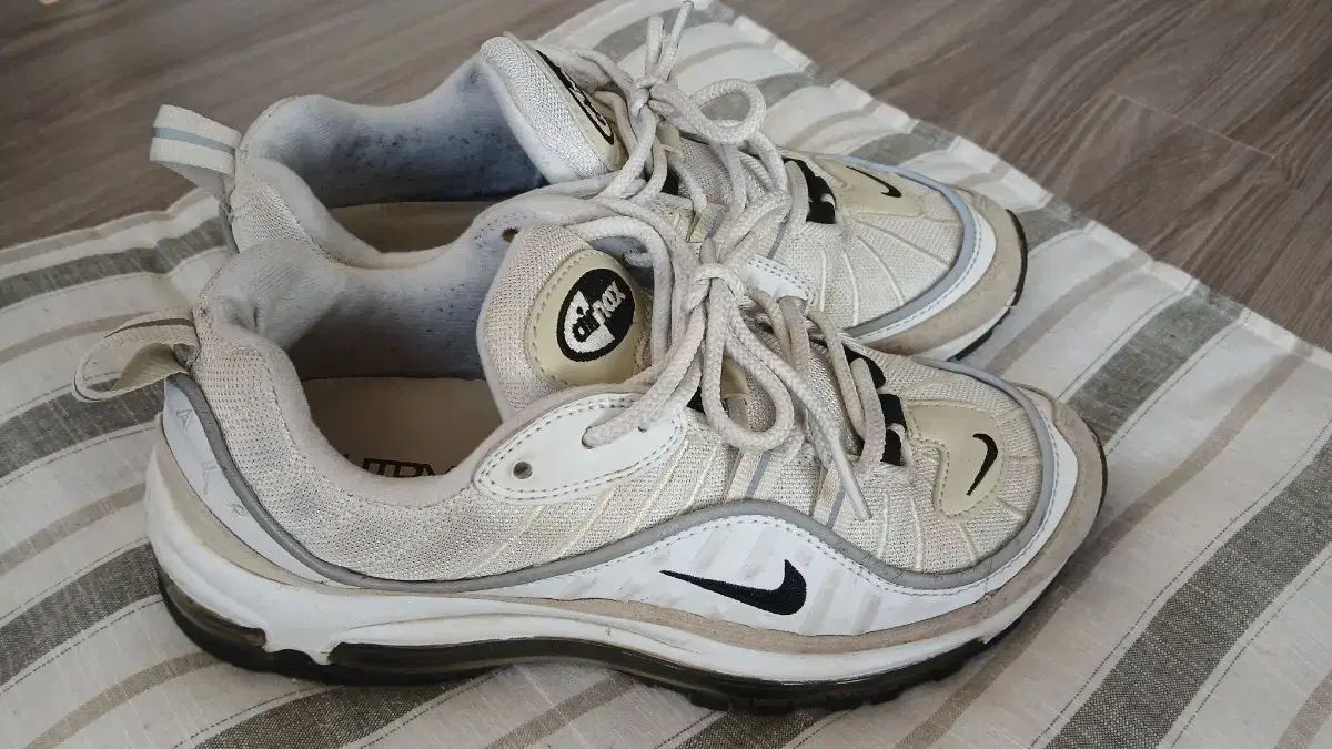 ナイキ エアマックス 98 フォッシル アイボリー スニーカー 24.5 cm