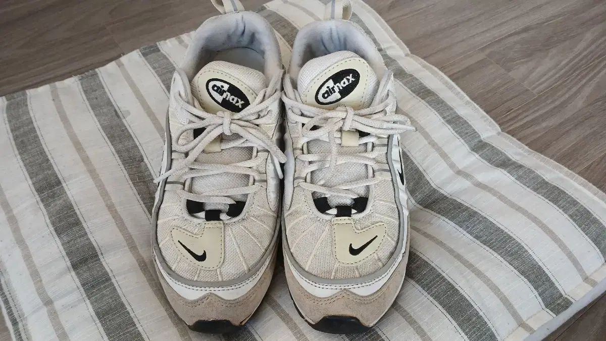 ナイキ エアマックス 98 フォッシル アイボリー スニーカー 24.5 cm