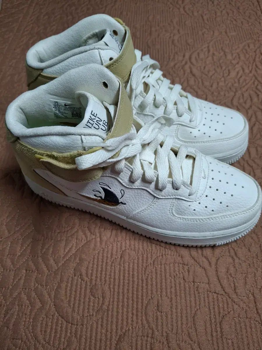 255 NIKE エアフォース1 ハイ サン クラブ 白 1206