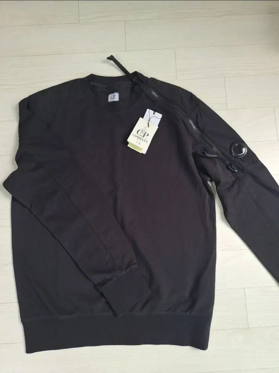 C.P.カンパニー ブラック レンズ スウェット
