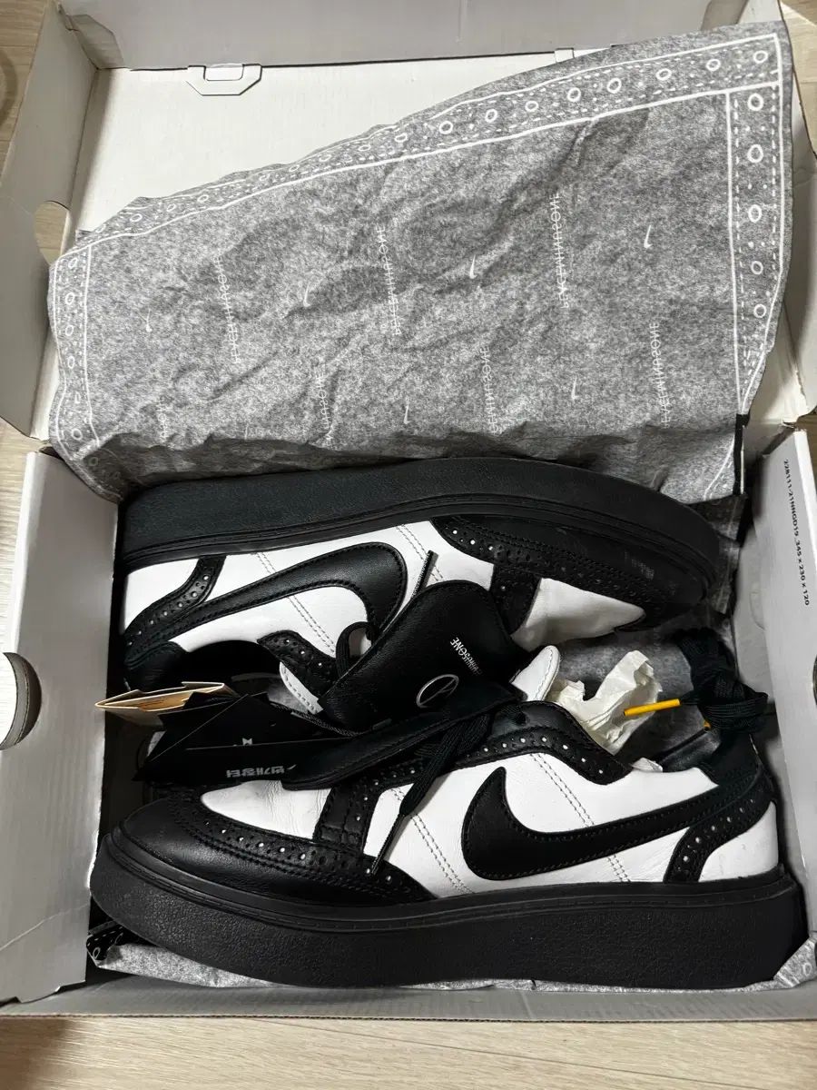  295 NIKE x KWONDO 1 ブラック - 白 スニーカー 靴