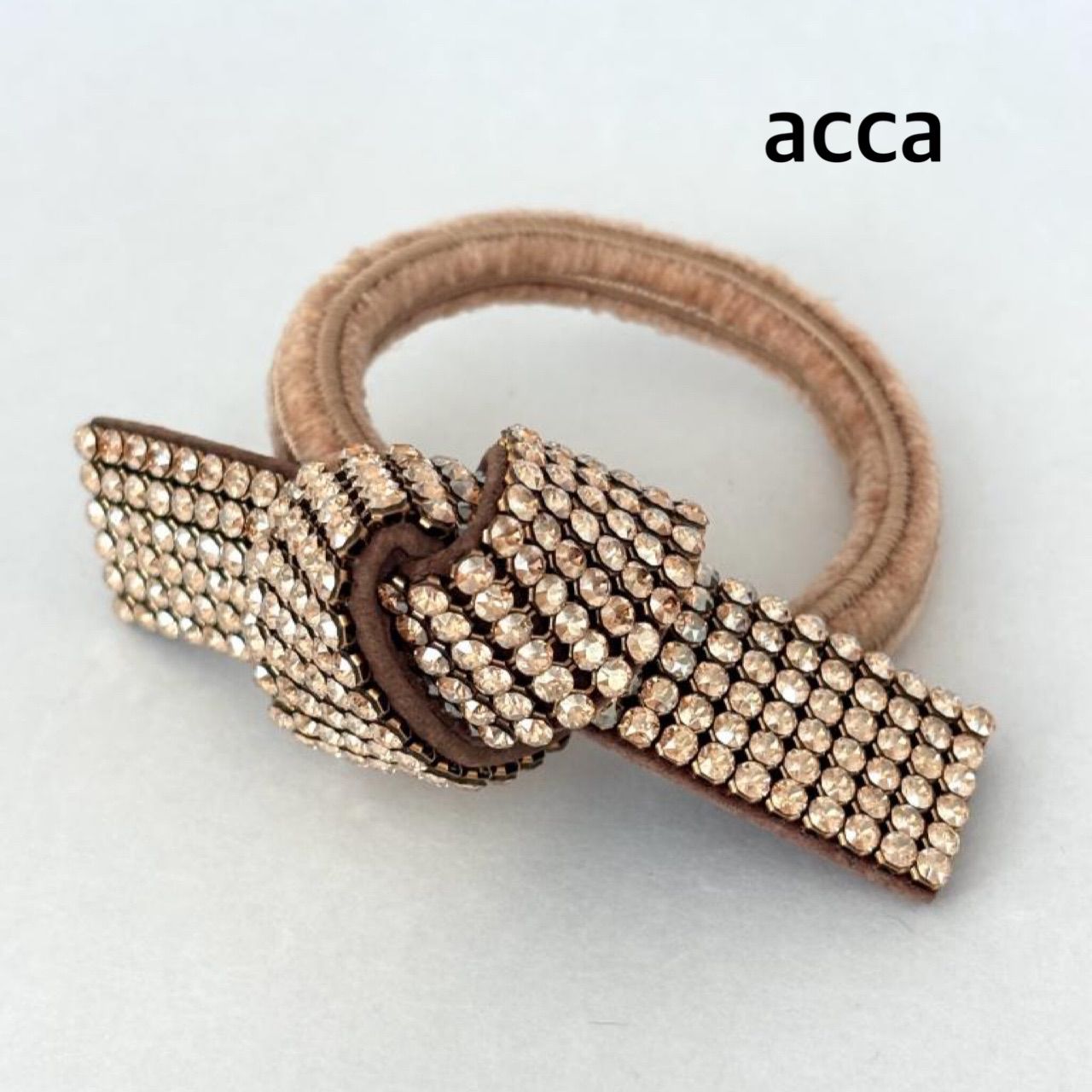 美品★ アッカacca ドレスポニー　リボンヘアゴム ベージュ ☆acca アッカ ドレスポニー ヘアアクセサリー ベージュ 送料込み