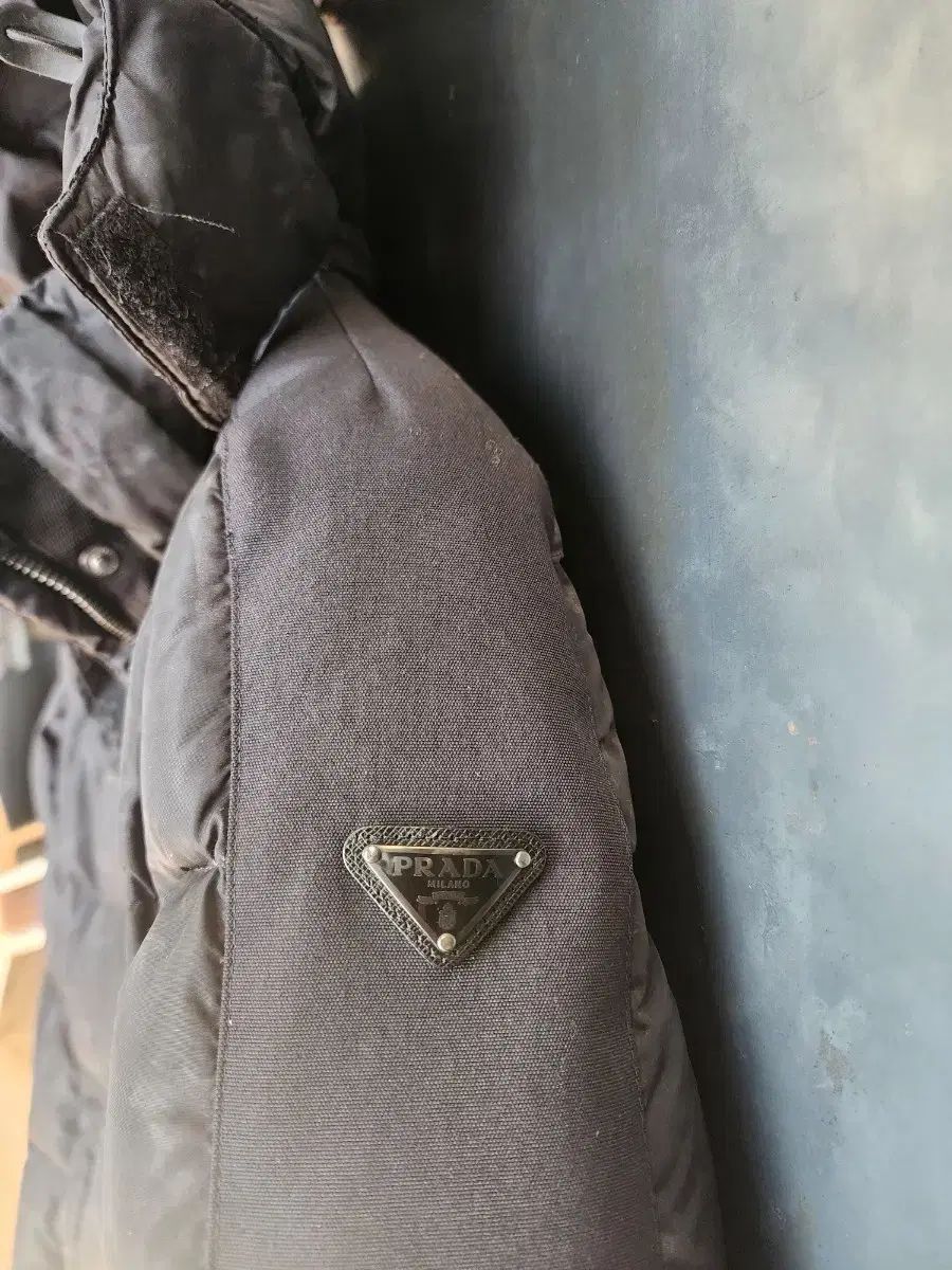 PRADA プラダ ダウン패ディング 三角ロゴ WHO フード脱着 状態良し