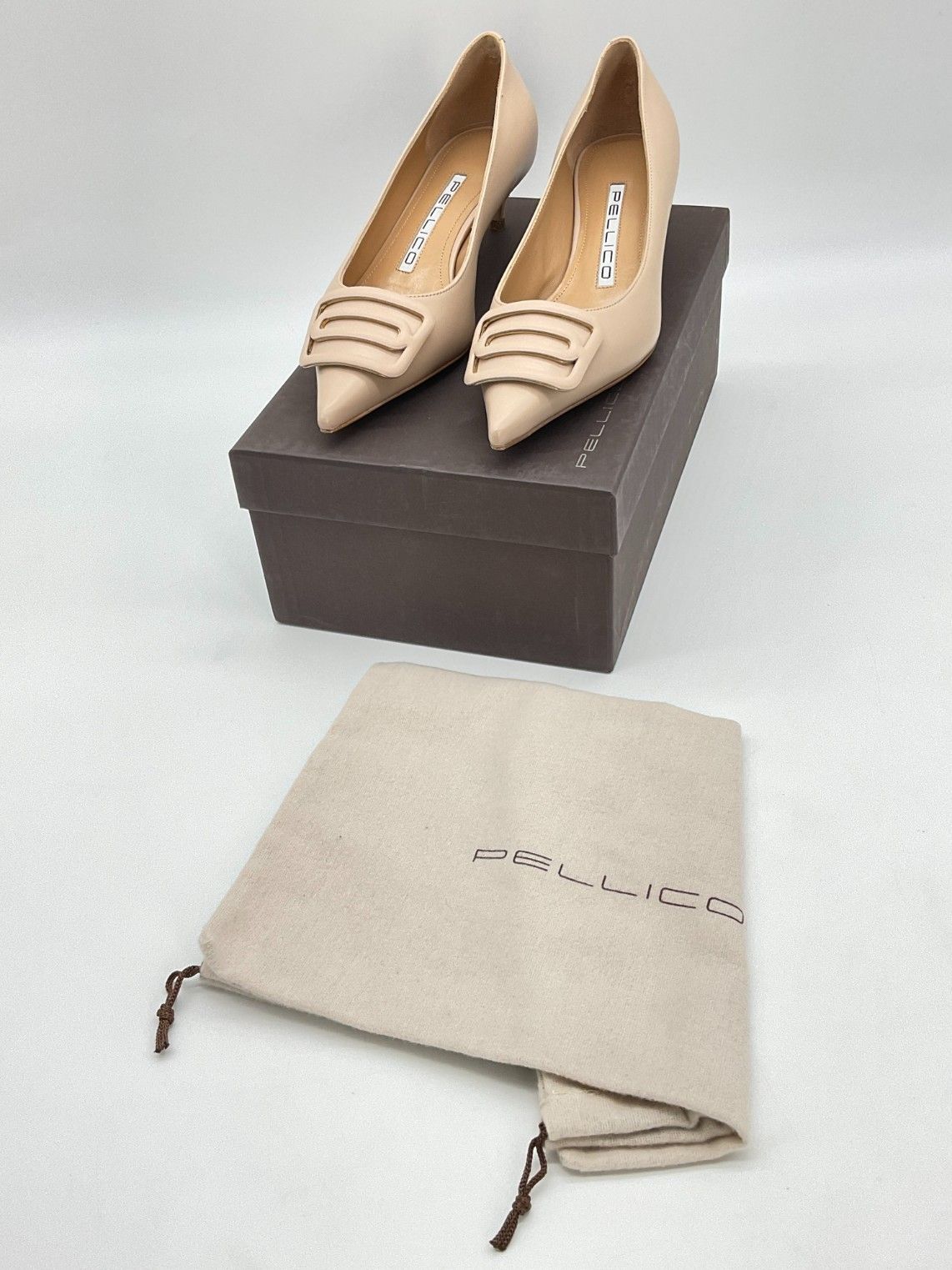 【新品】PELLICO モチーフ付レザーパンプス ベージュ 35.5 未使用 PELLICO ペリーコ モチーフ付レザーパンプス 35.5 220/ベージュ