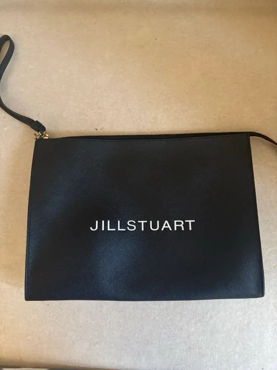 ジルスチュアート クラッチバッグ