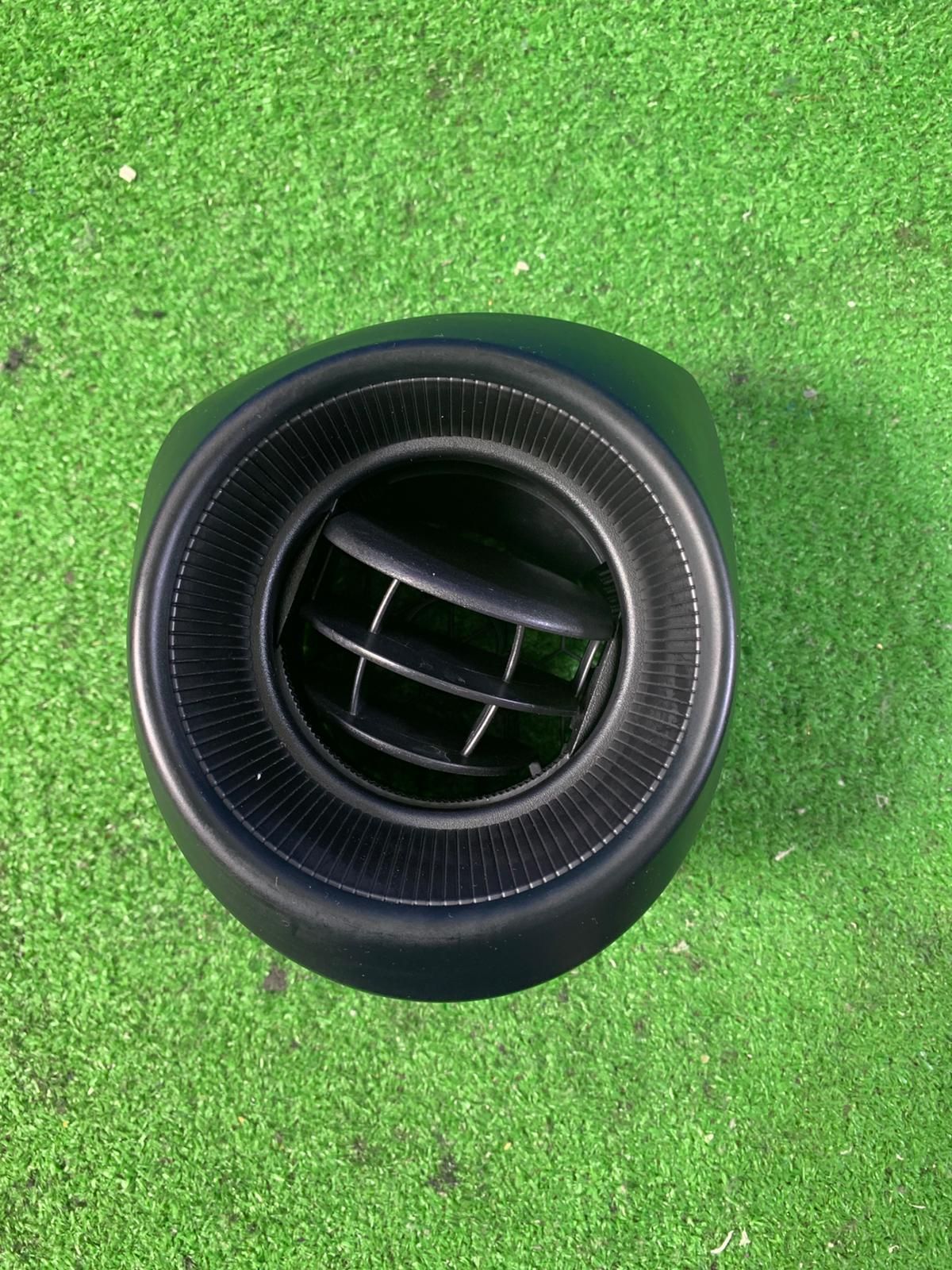 ZT-4722] 純正トヨタ アクア NHP10 エアコン吹き出し口パネル 右左