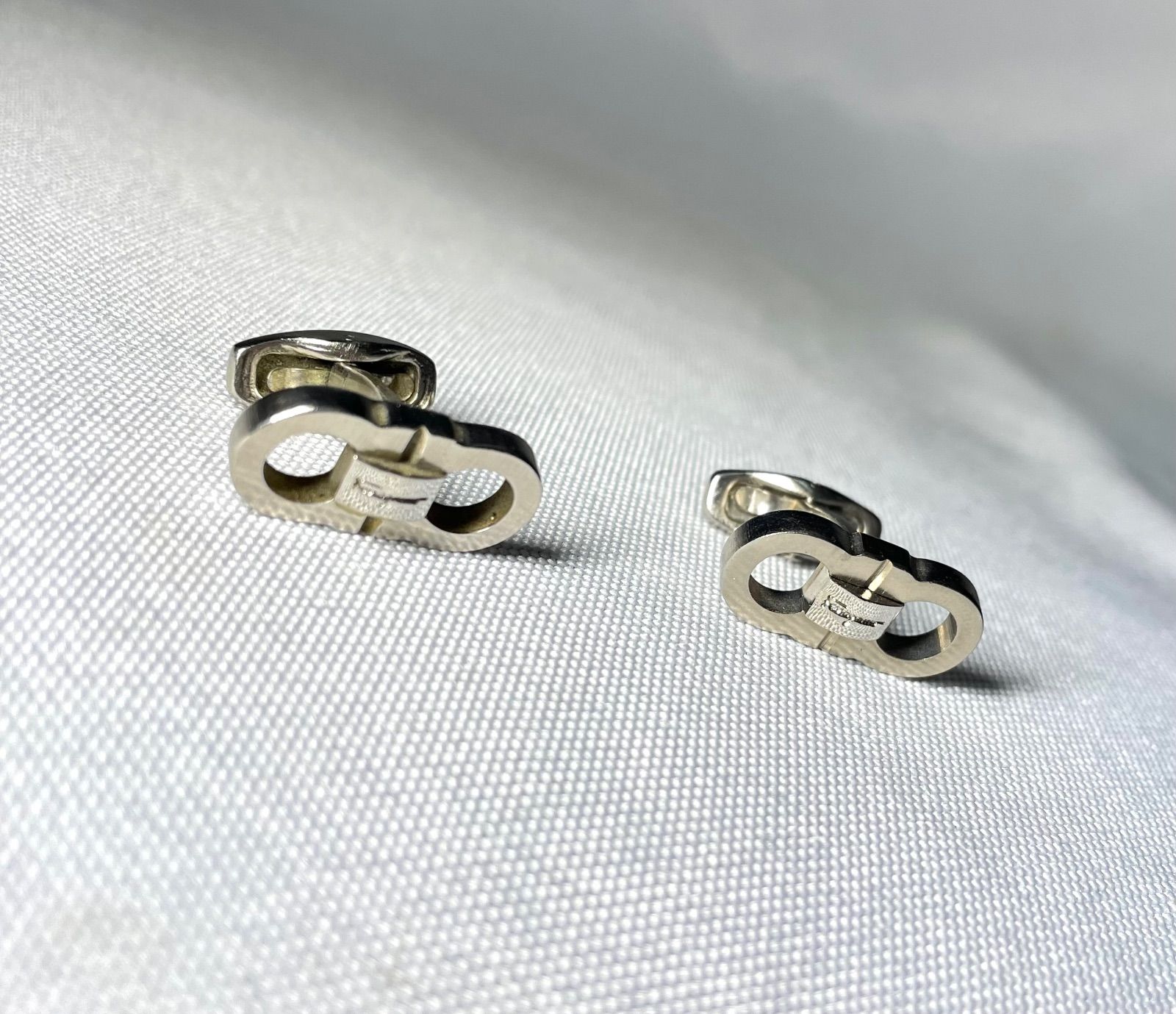 希少 Salvatore Ferragamo サルヴァトーレフェラガモ ダブルガンチーニ