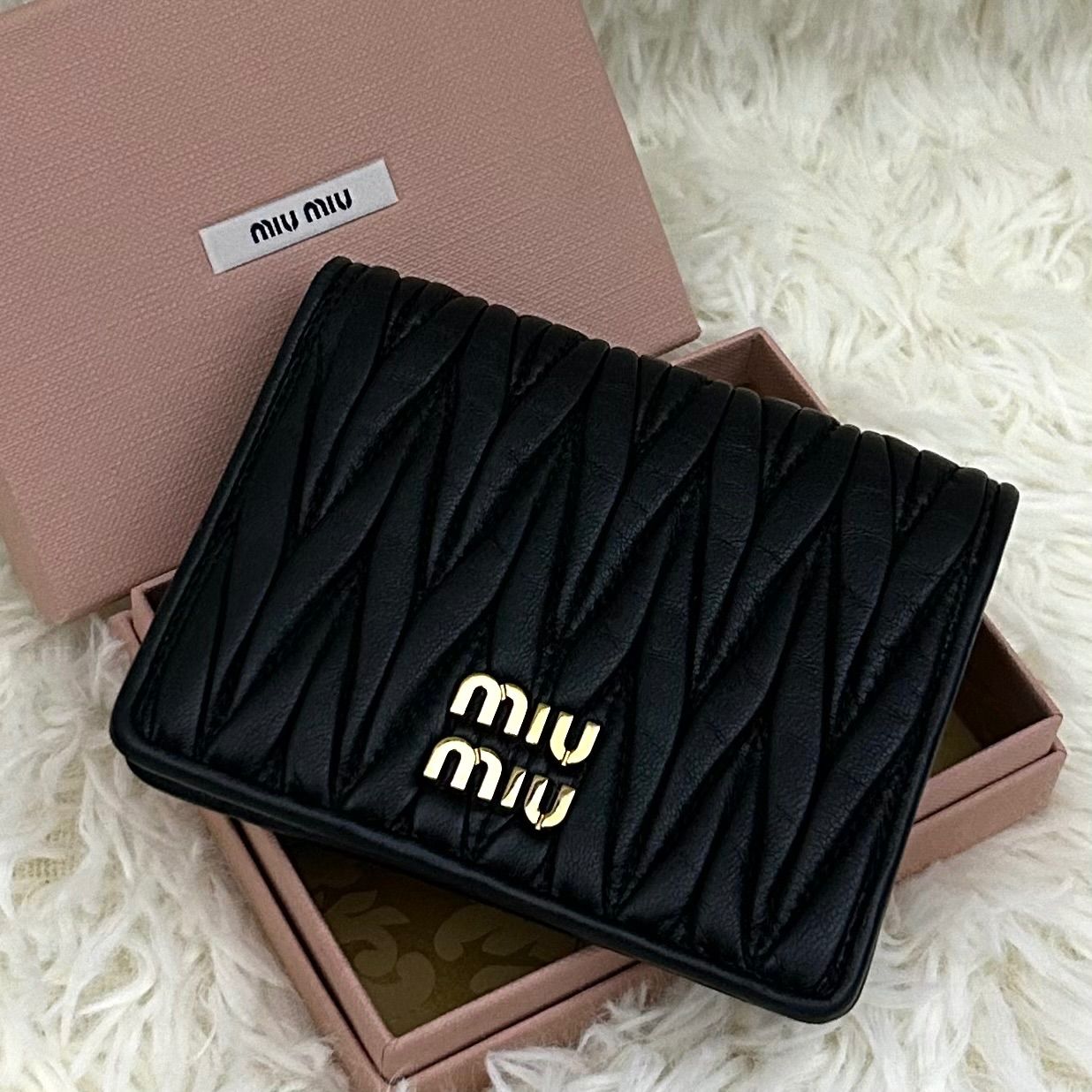 極美品］miumiu ミュウミュウ マテラッセレザー 現行 二つ折り財布 