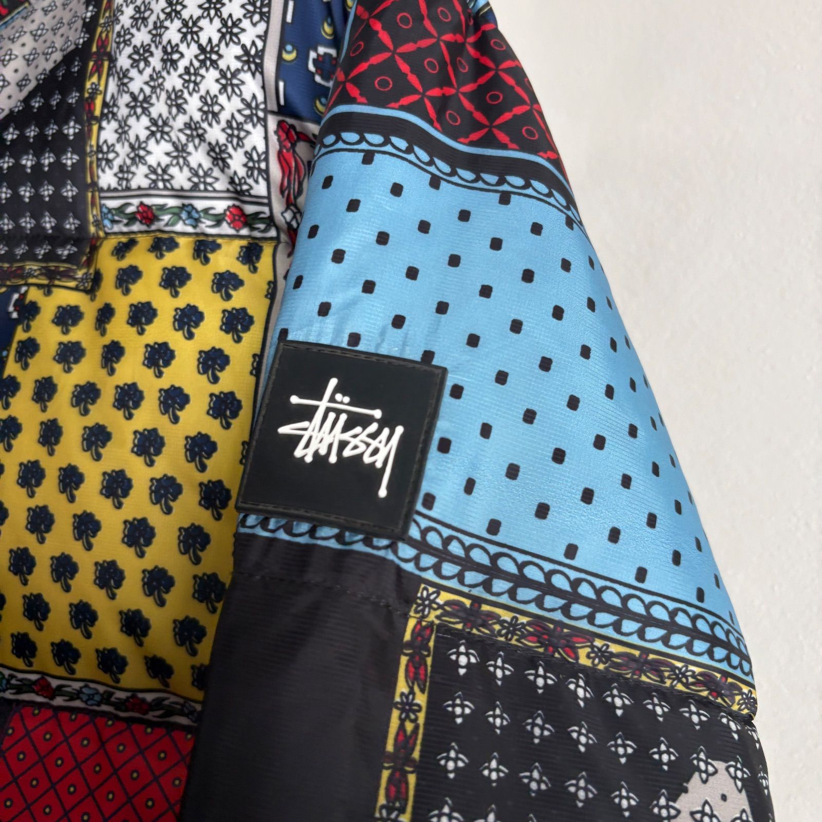 ステューシー　パッチワーク柄ダウン 中古・古着通販】stussy (ステューシー) ダウンジャケット Micro