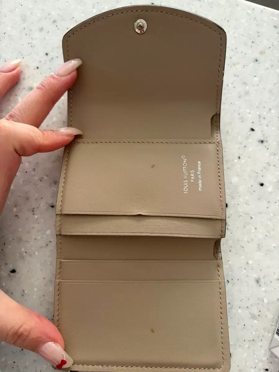 ルイヴィトン 二つ折り財布