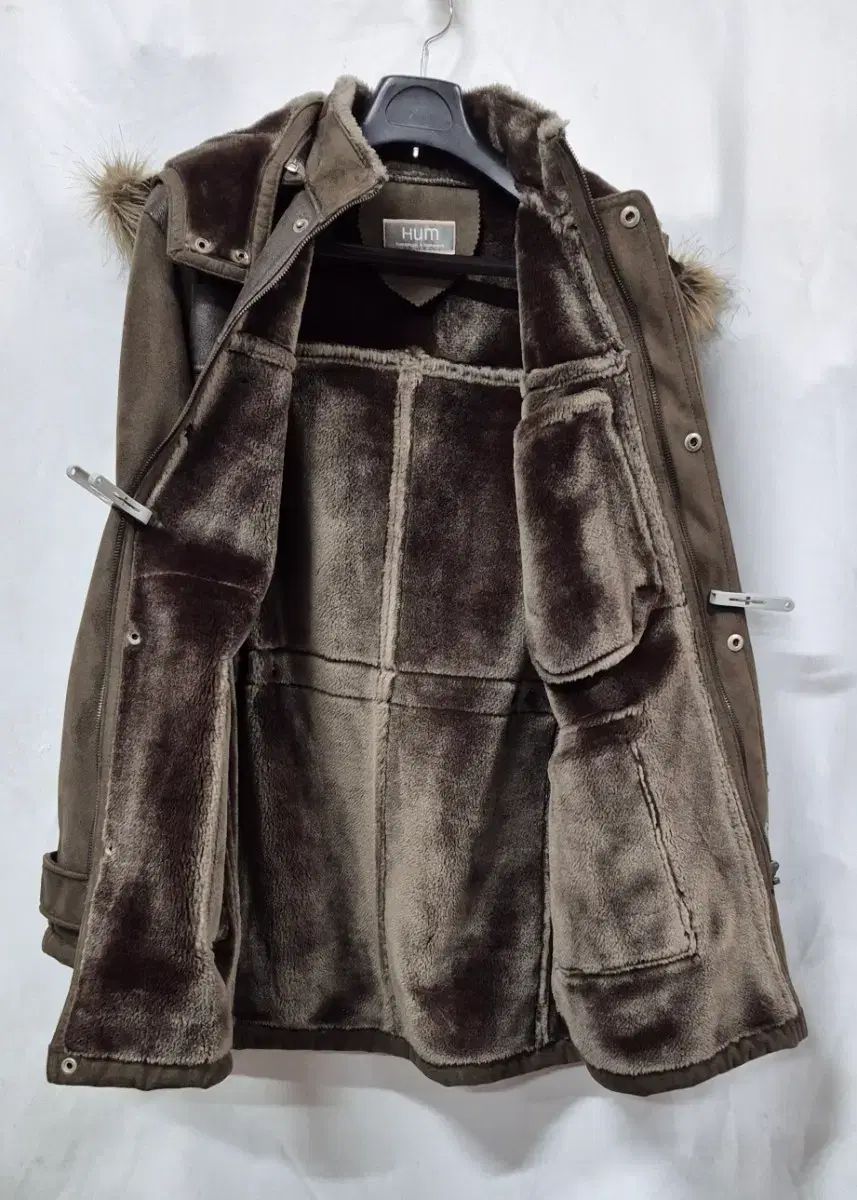 ムートン マウンテンパーカー