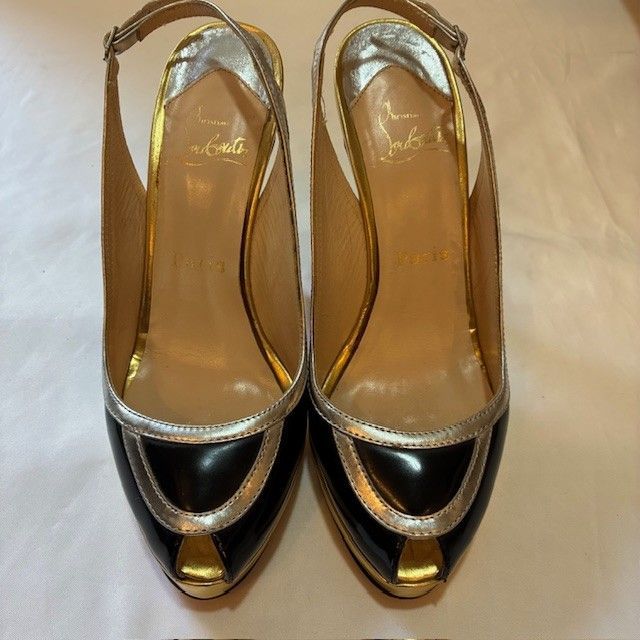 ルブタン　ゴールドパンプス37 ルブタン CHRISTIAN LOUBOUTIN オープントゥ パンプス ゴールド