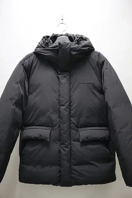 ナショナルジオグラフィック フード ダウン アウター 24年式