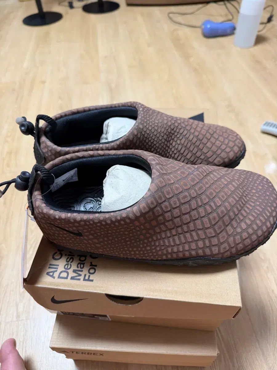 ナイキ ACG ネック PRM カカオ カラー 270 アウトドア調理用品 登山靴 トレッキングシューズ 