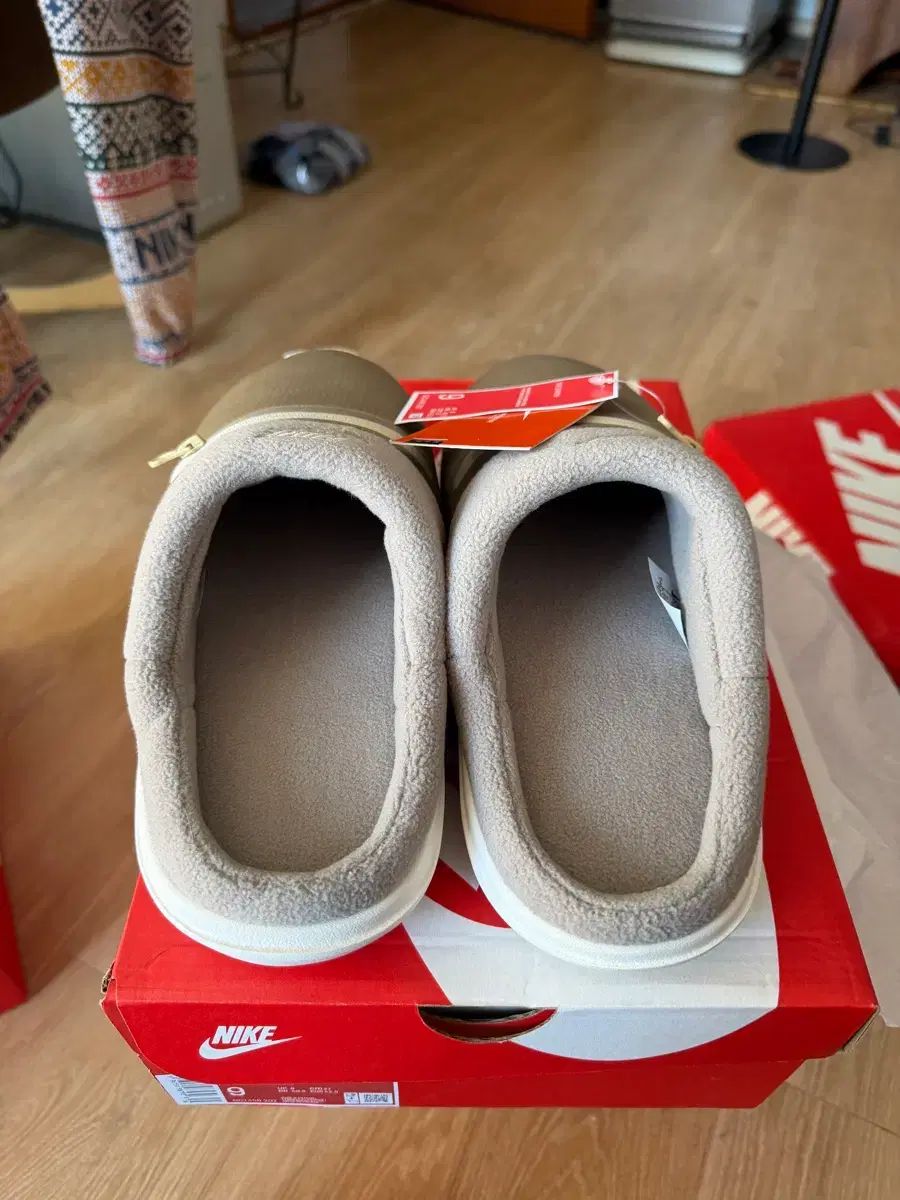 ナイキ コートバーロウ スリッパ ベージュ DC 1456