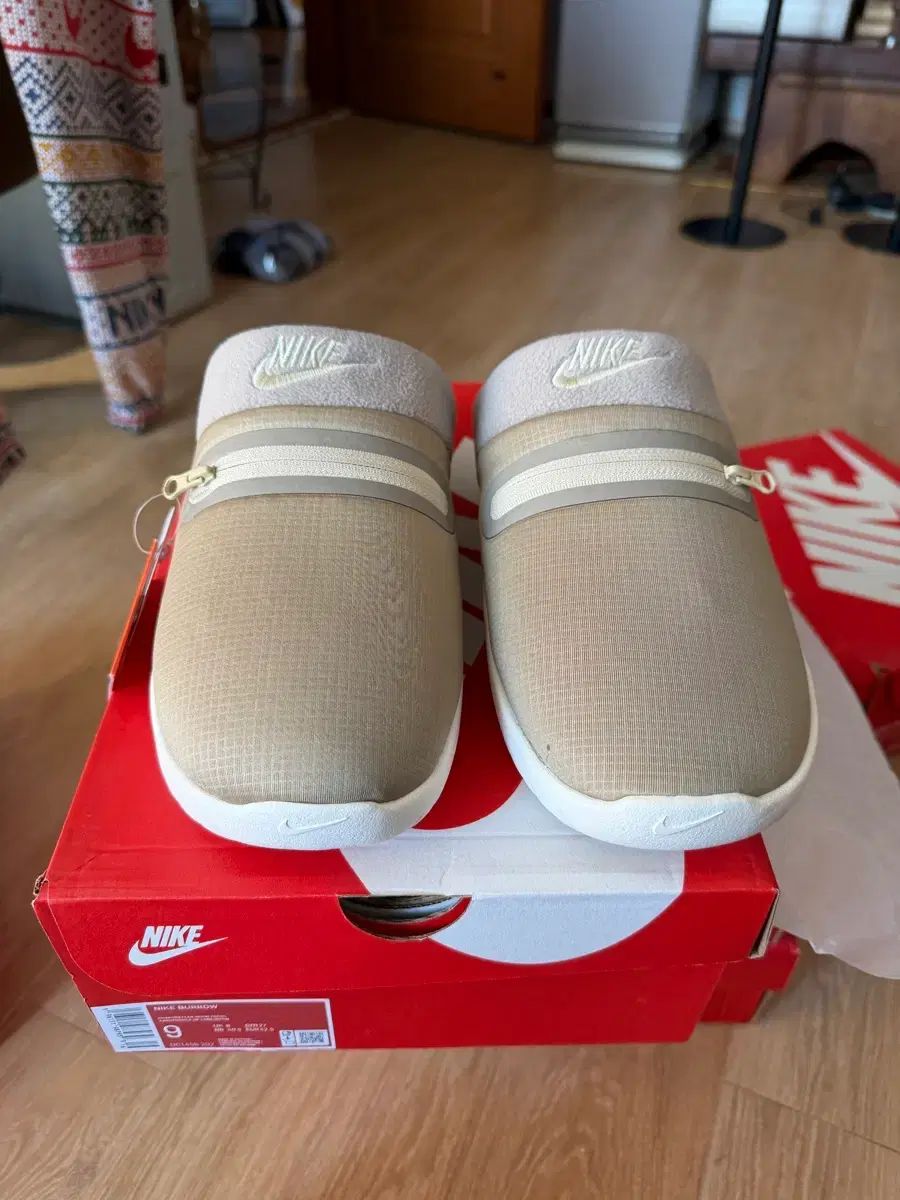 ナイキ コートバーロウ スリッパ ベージュ DC 1456