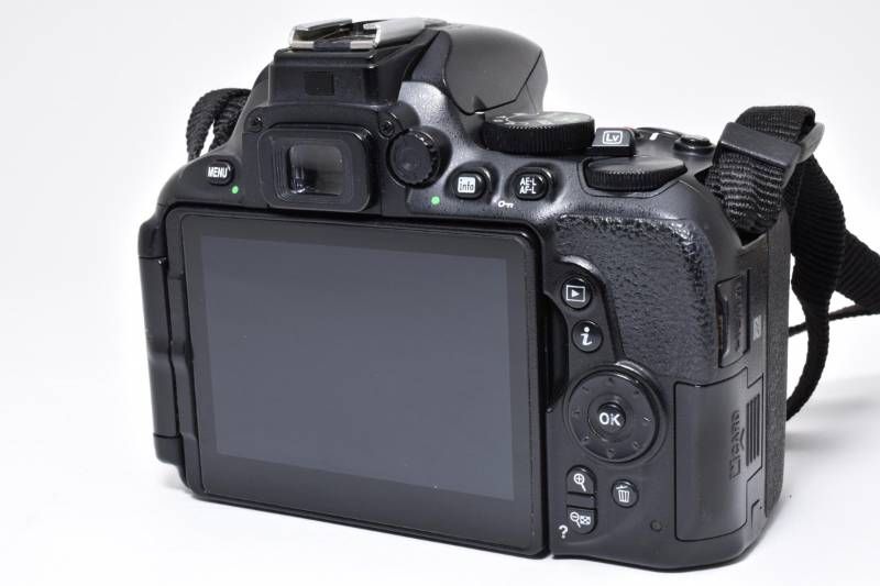実用品】Nikon ニコン D5600 ボディ デジタル一眼カメラ #3992-3