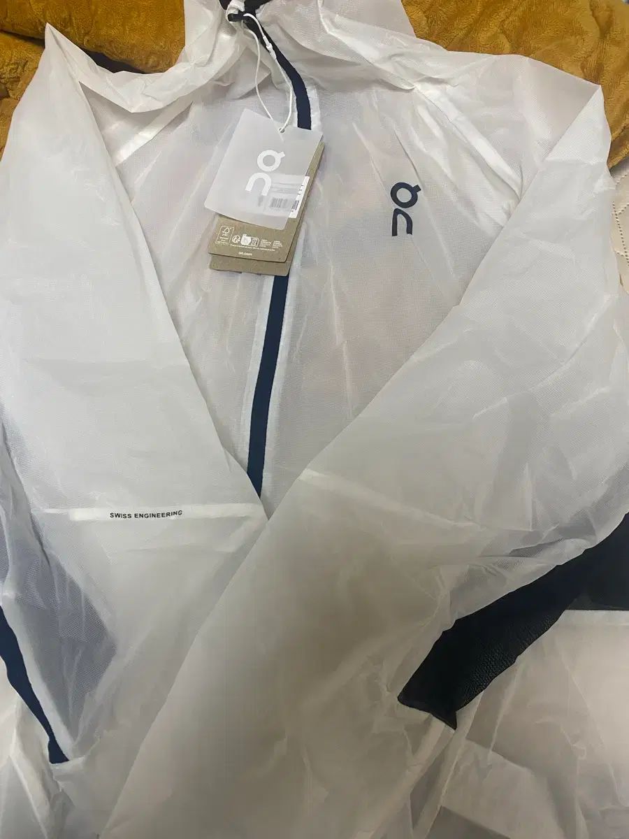 オンランニング XERO ジャケット m