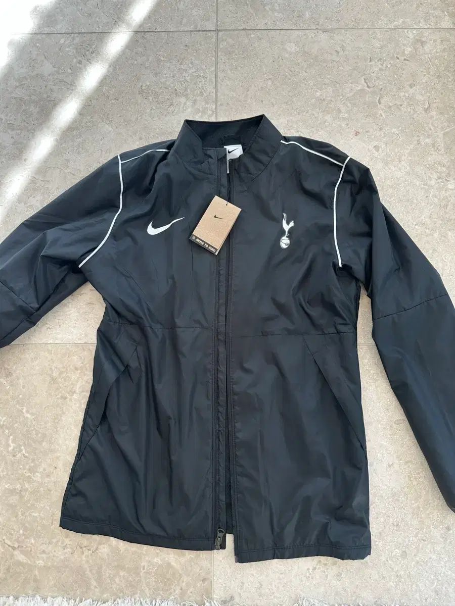 トッテナム ホットスパー 英国 ホームスタジアム ウィンドブレーカー