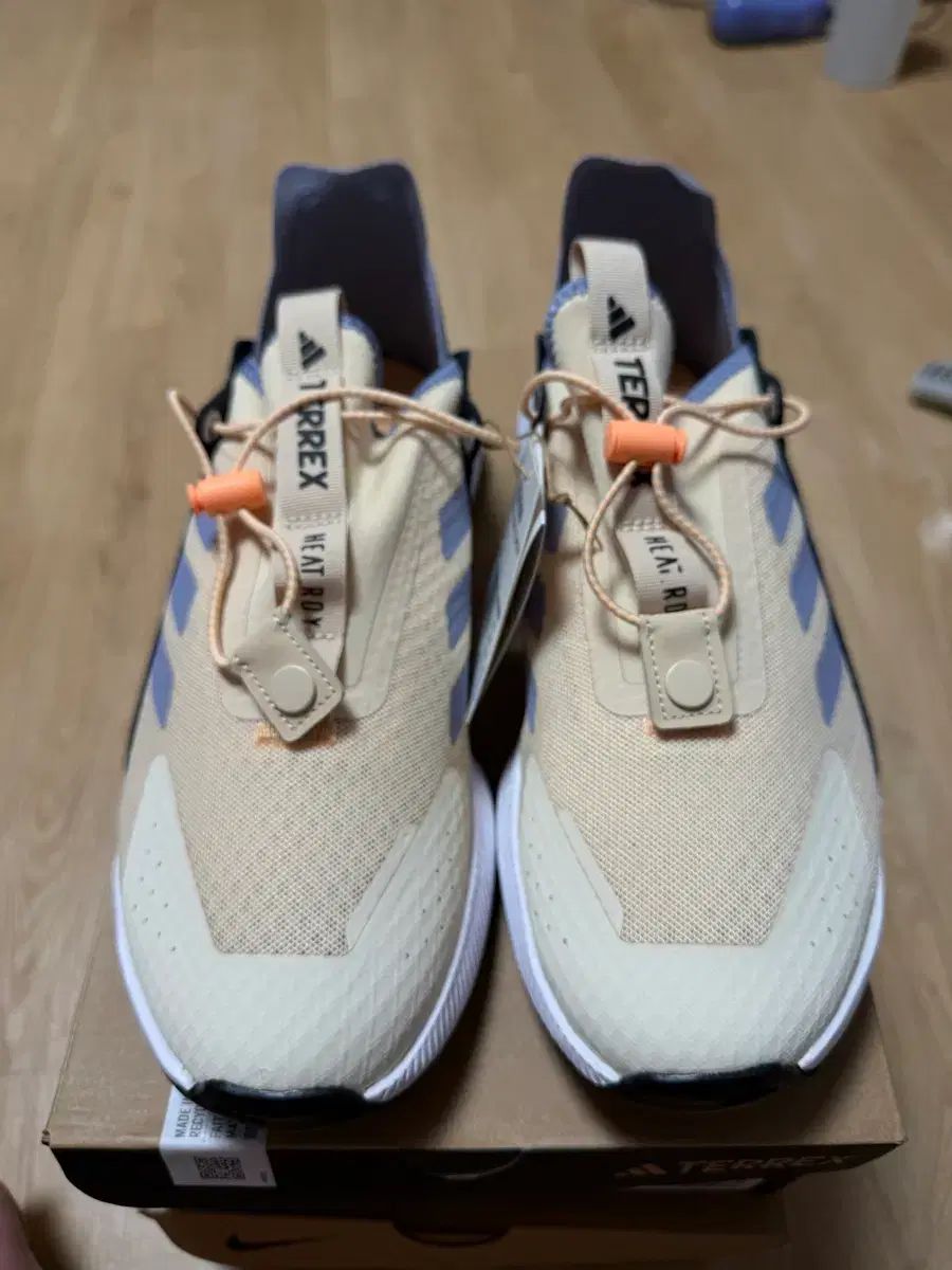 アディダス テレックス Voyager 21 スリッポン