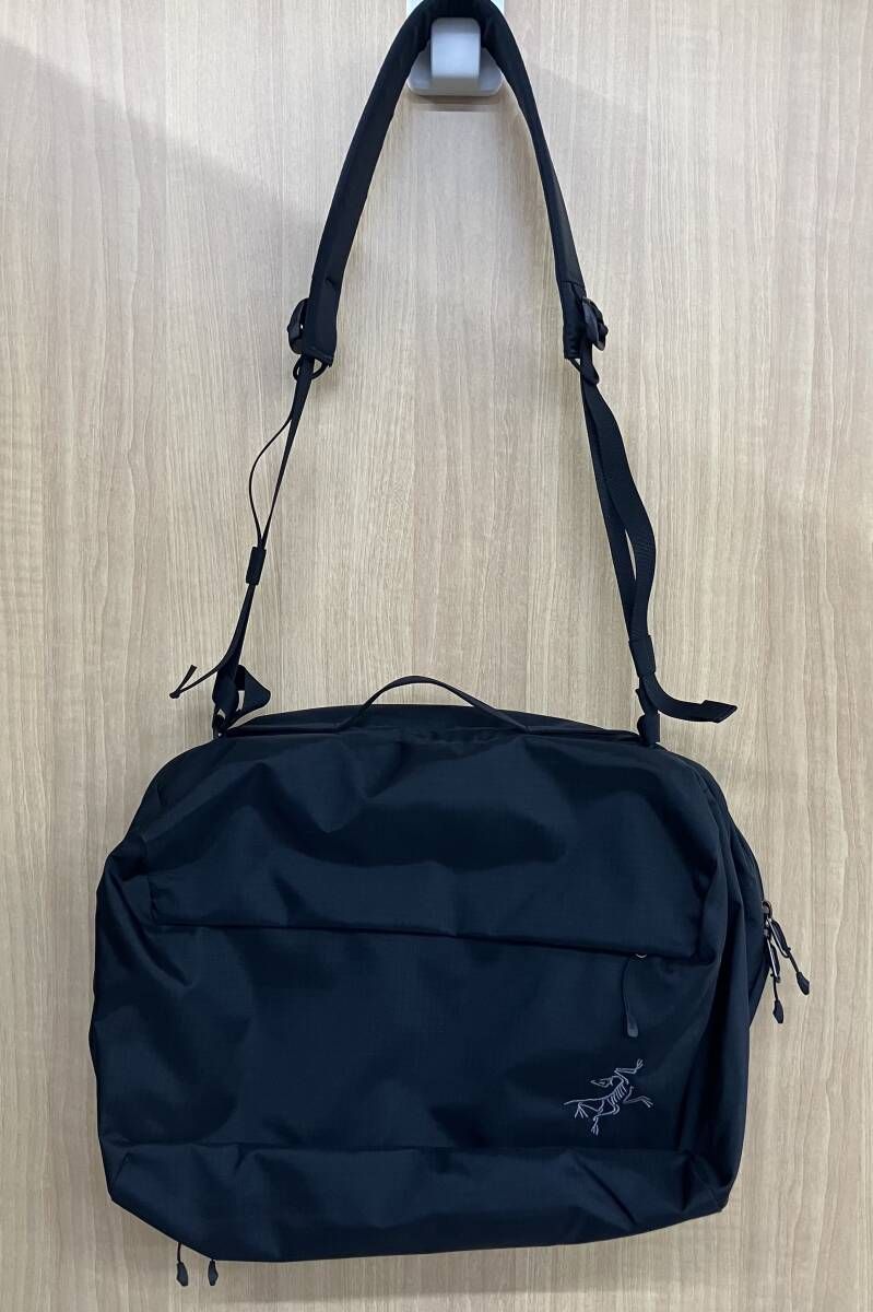 ARC’TERYX アークテリクス ショルダーバッグ ブラック メンズ イオン ギア オーガナイザー 40 L