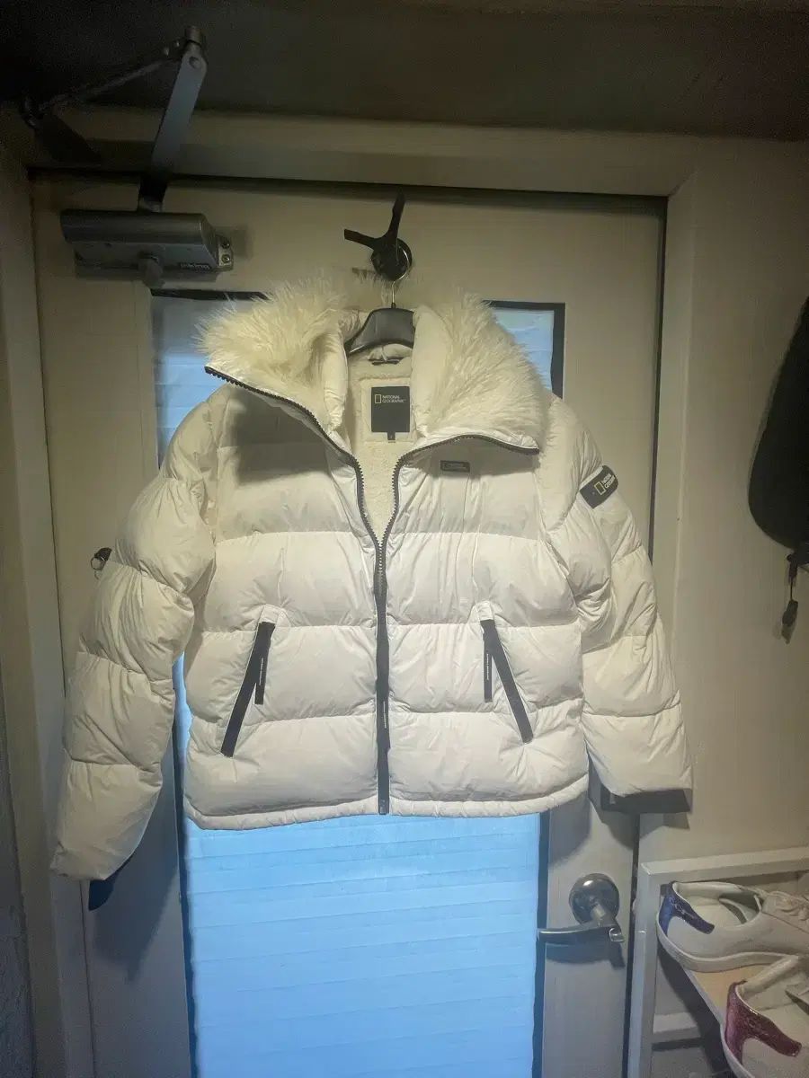 ナショナルジオグラフィック 白 ファー ダウンほぼ