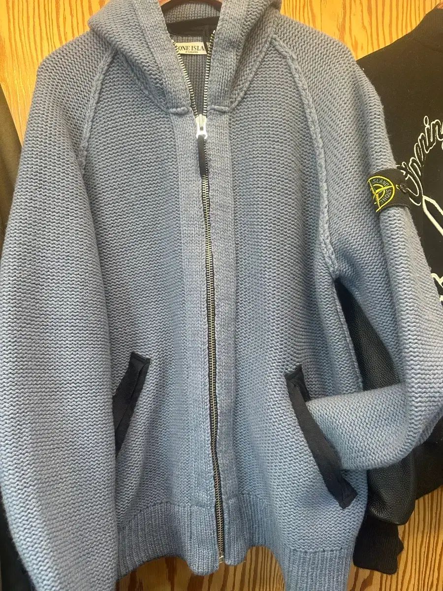 ストーンアイランド ブルー ニート フード ジップアップ