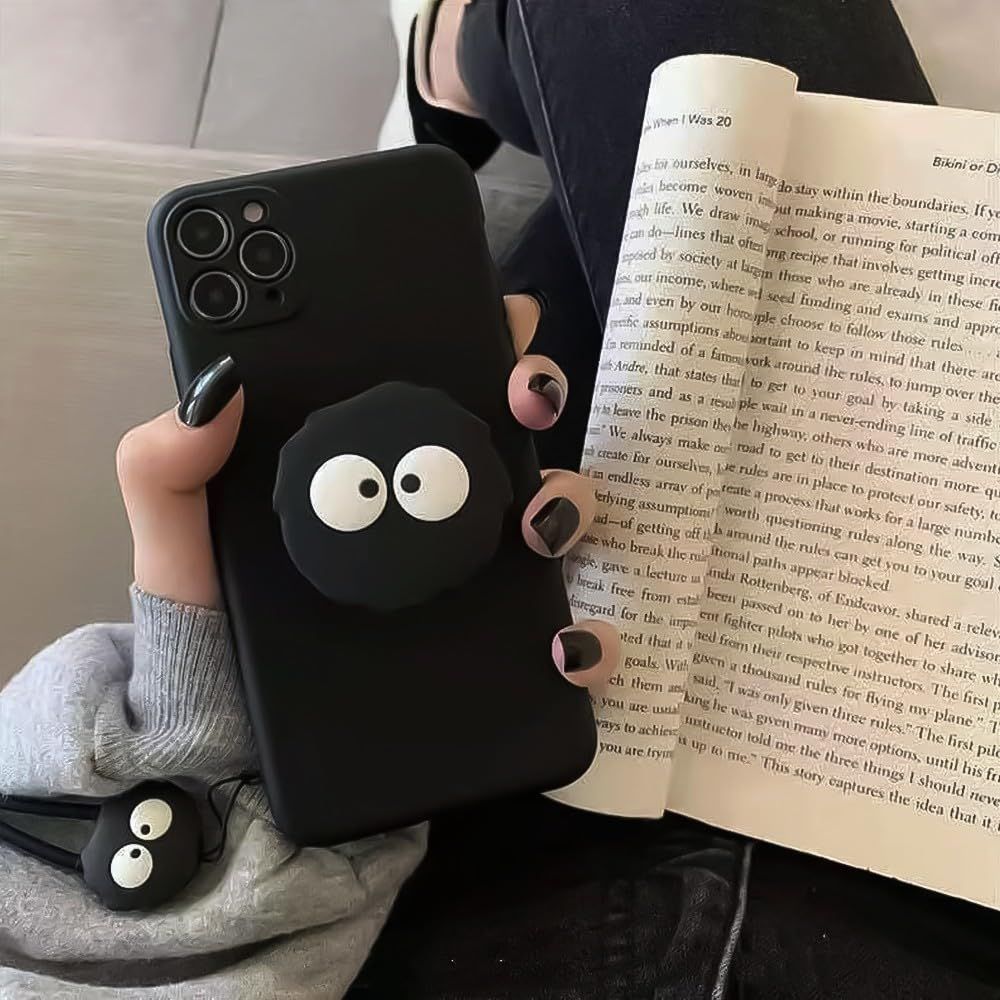 新品 iPhone 14 Pro 用 ケース まっくろくろすけ スマホケース キック