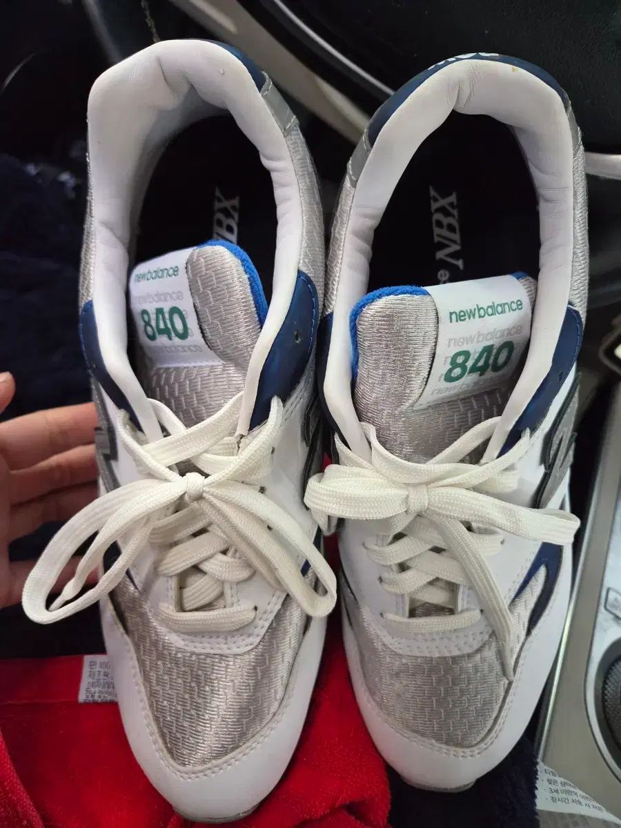 840 スニーカー