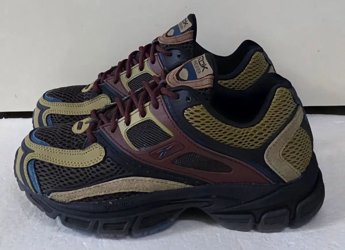 245 リーボック ツリー ニティKFS カーキブラウンㅡ最安値