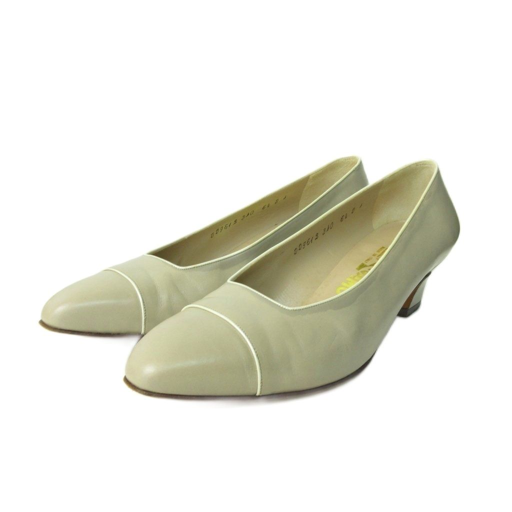 【なな】サルヴァトーレフェラガモ★ラウンドトゥ　パンプス なな】サルヴァトーレフェラガモ☆ラウンドトゥ パンプス FERRAGAMO