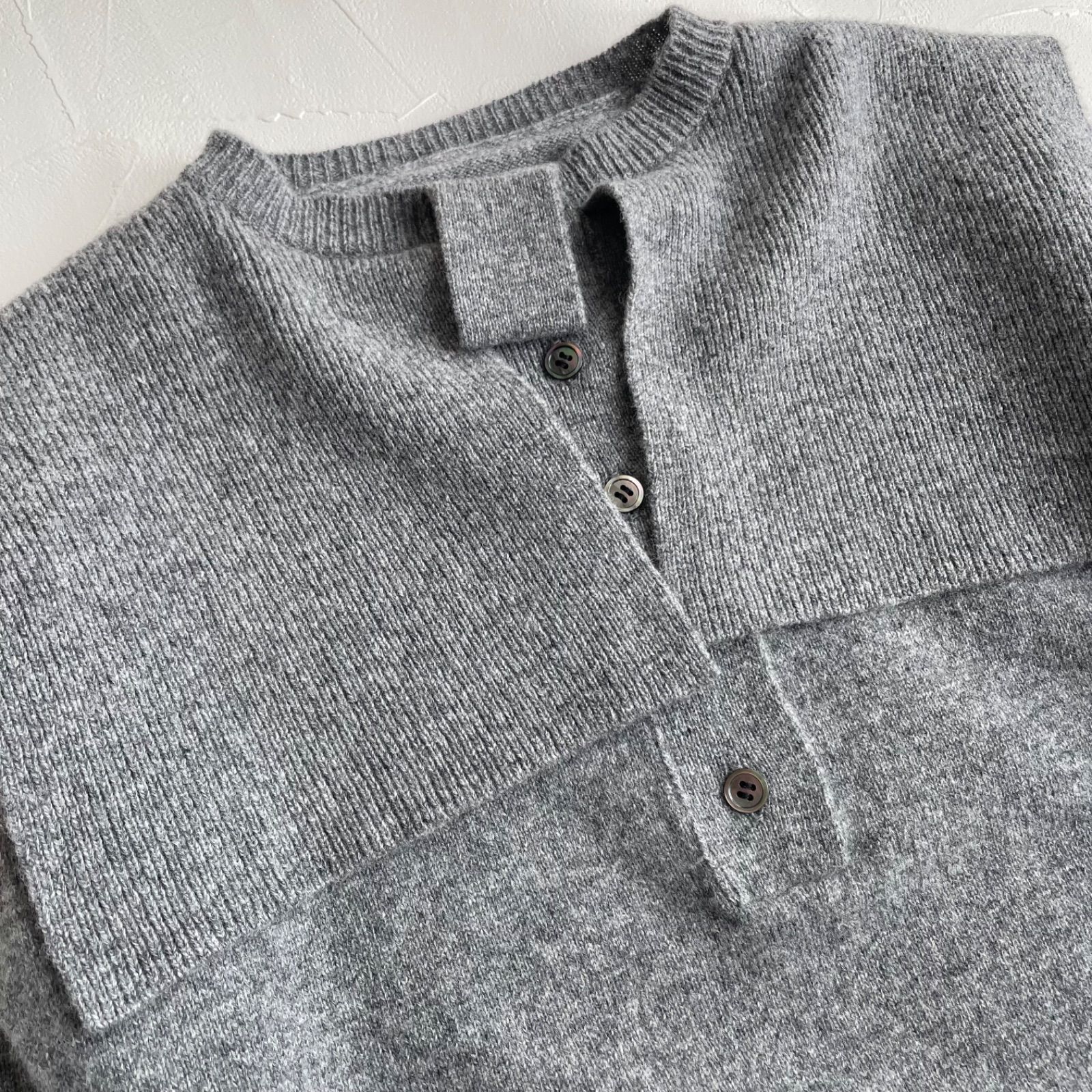 週末までお値下げ↓シーニュ cygne リボン付きグレー長袖ニット 前開きリボンニット Moran｜Cygne(シーニュ) 公式サイト