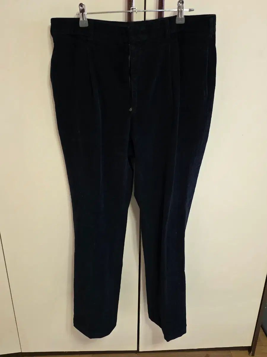 C P Company 黒 コーデュロイ ズボン