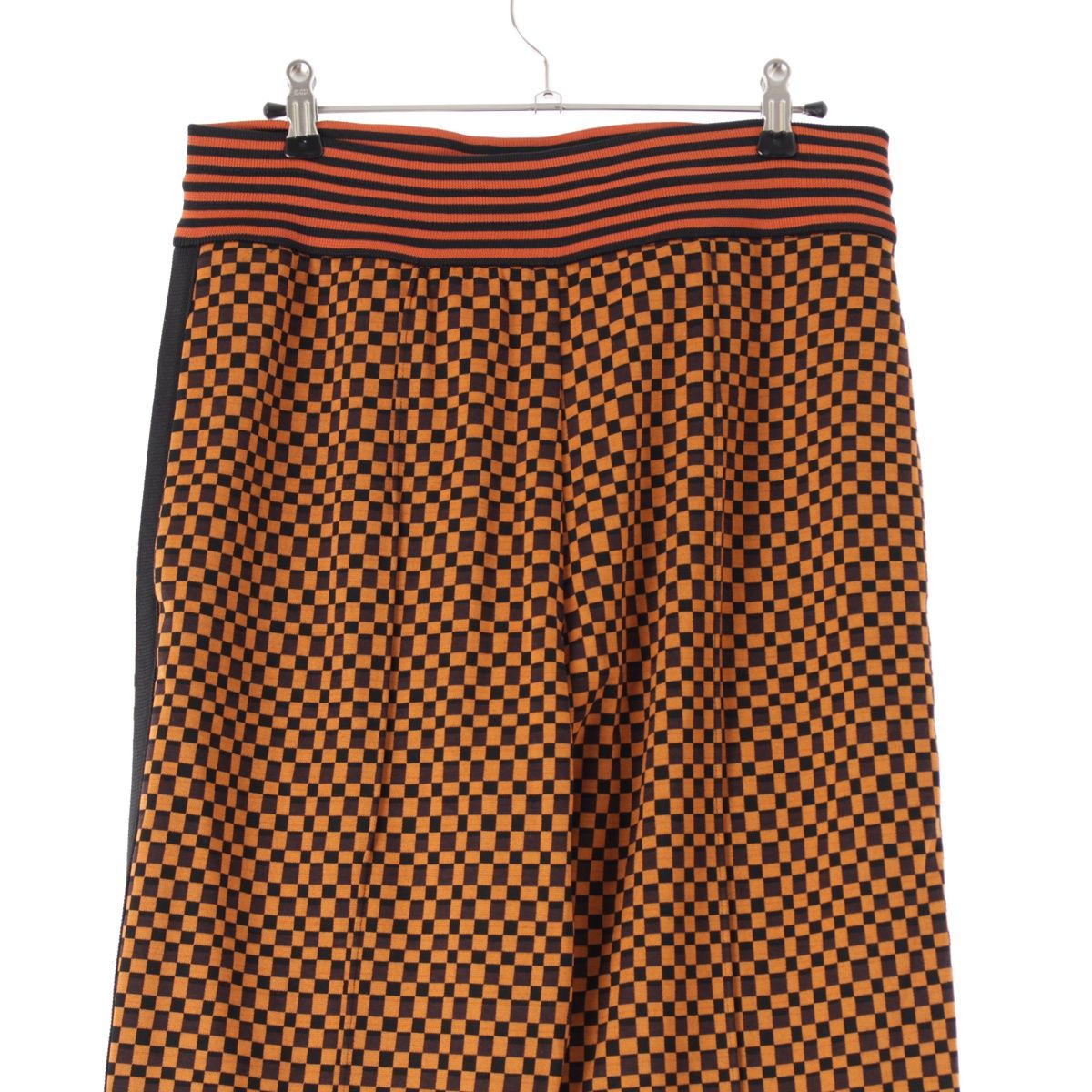 オレンジ ブラック