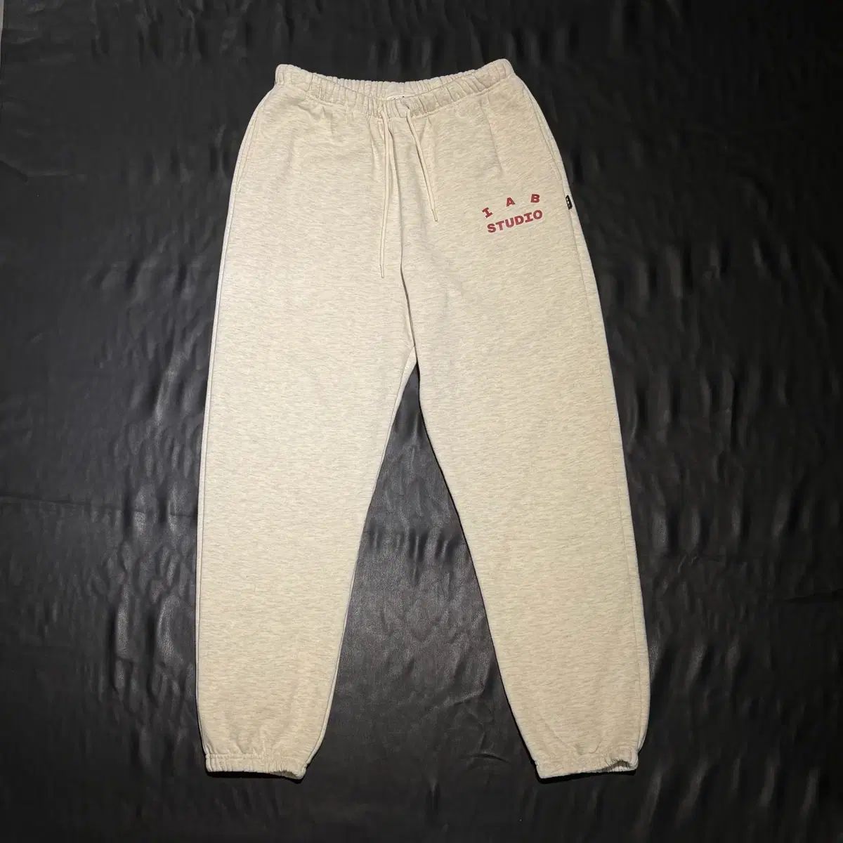 IAB Studio オートミール ジョガーパンツ