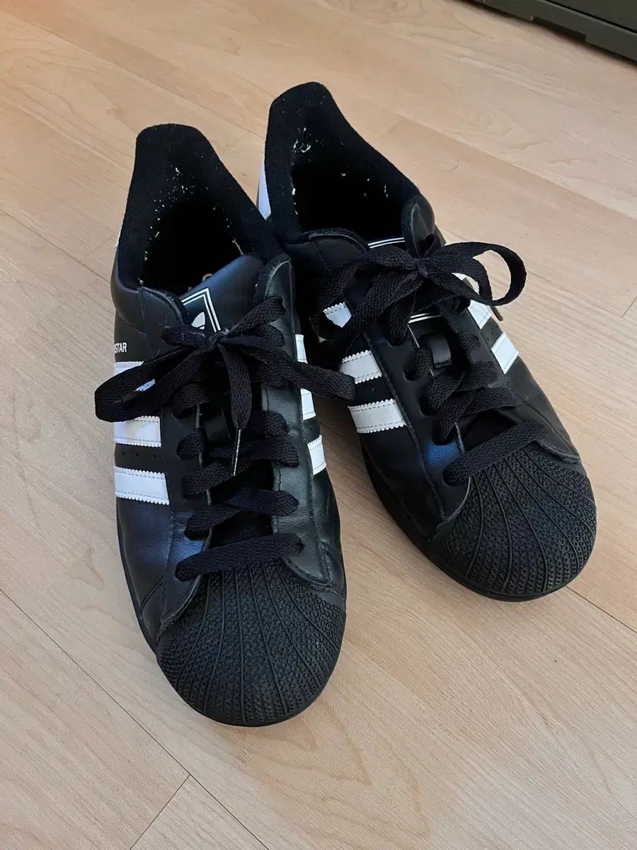 285 アディダス SUPERSTAR