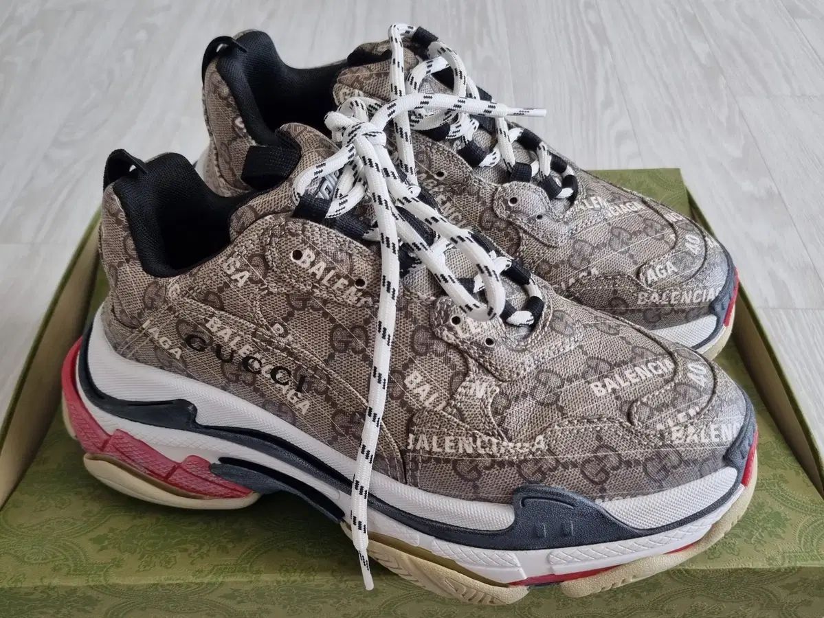 バレンシアガ グッチ ハッカー トリプルS スニーカー