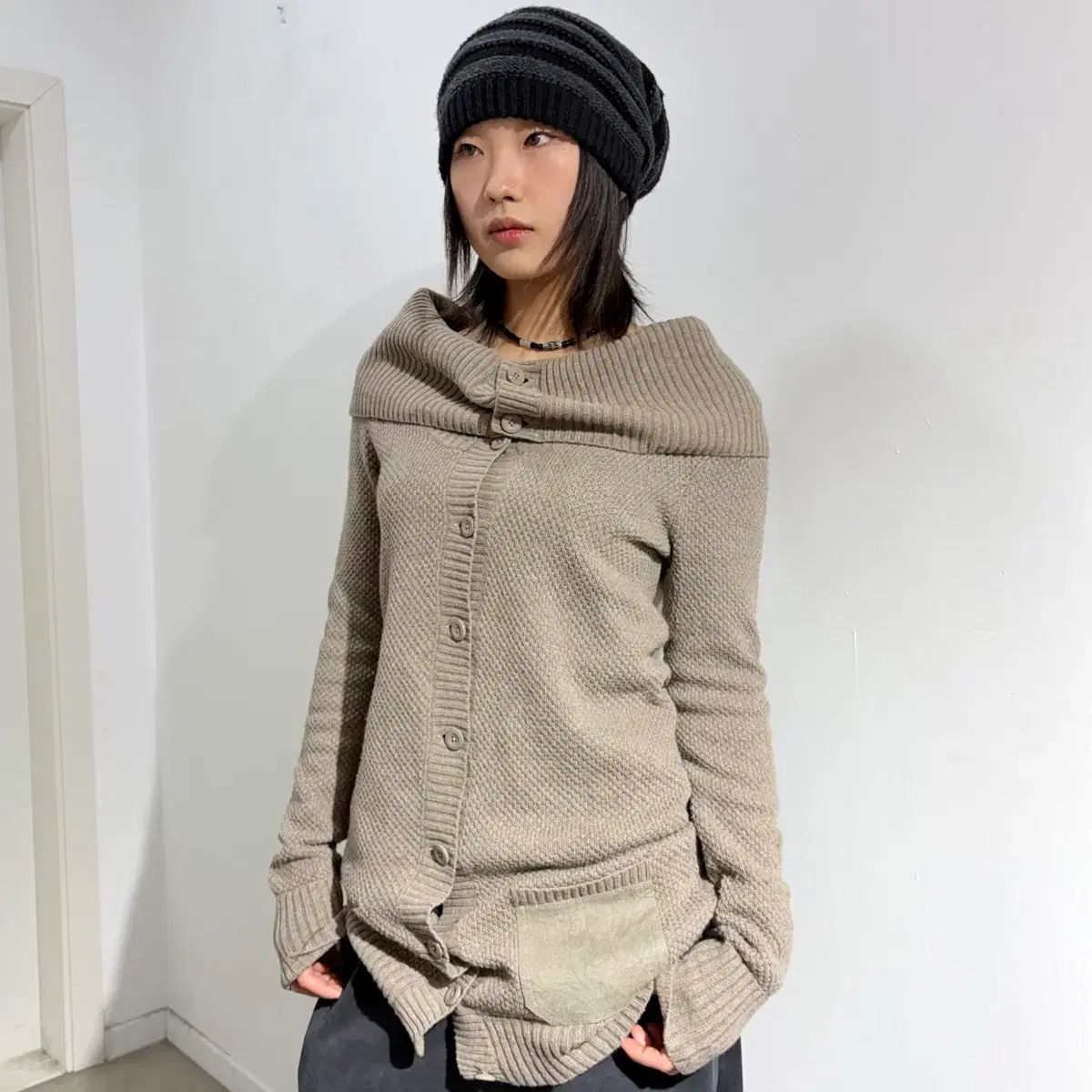 アルマーニ エクスチェンジ オフショルダー ニット カーディガン