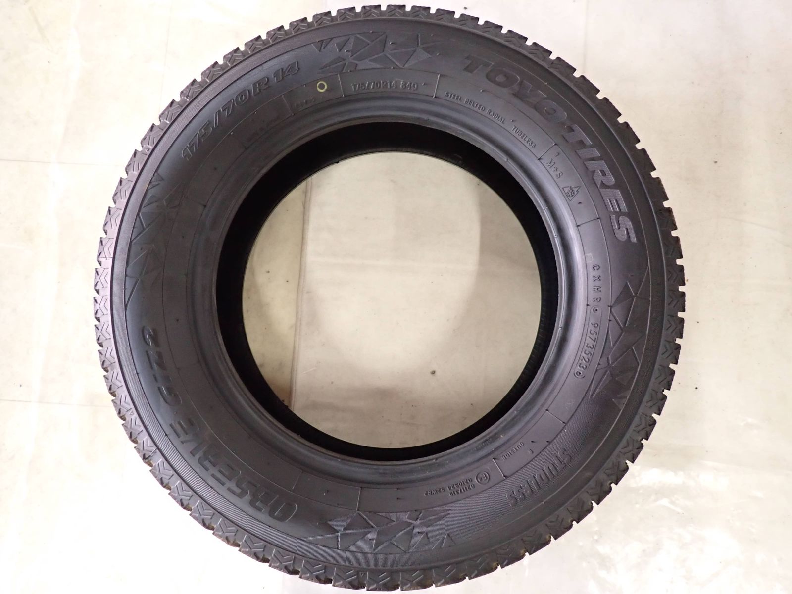  冬4本SET 会社宛 175|70 R 14 84 Q トーヨー オブザーブ GIZ 2 2025年製 アクア ヤリス ヴィッツ フィット シャトル キューブ NO F 5865 14インチ スタッドレス