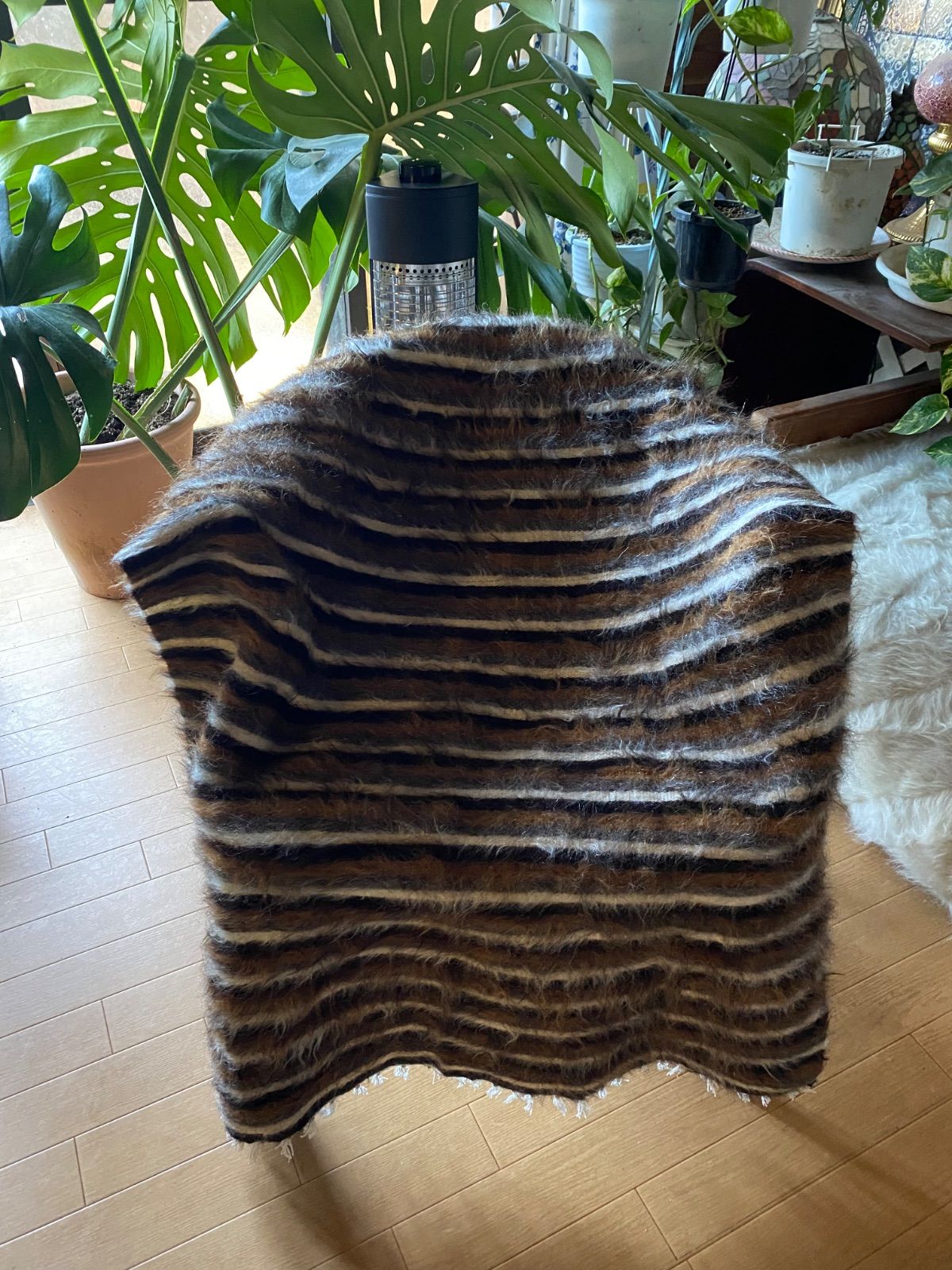 トルコのアンゴラ山羊のモヘアのみで織られる毛布シイルトバッタニエを知っていますか 実用目的で織られたラグにも毛布にも膝掛けにもなる優れもの 動物を傷つけずに織られた暖かい最高のシイルトバッタニエ 当店27年来直輸入卸売価格シイルトバッタニエもお任せください