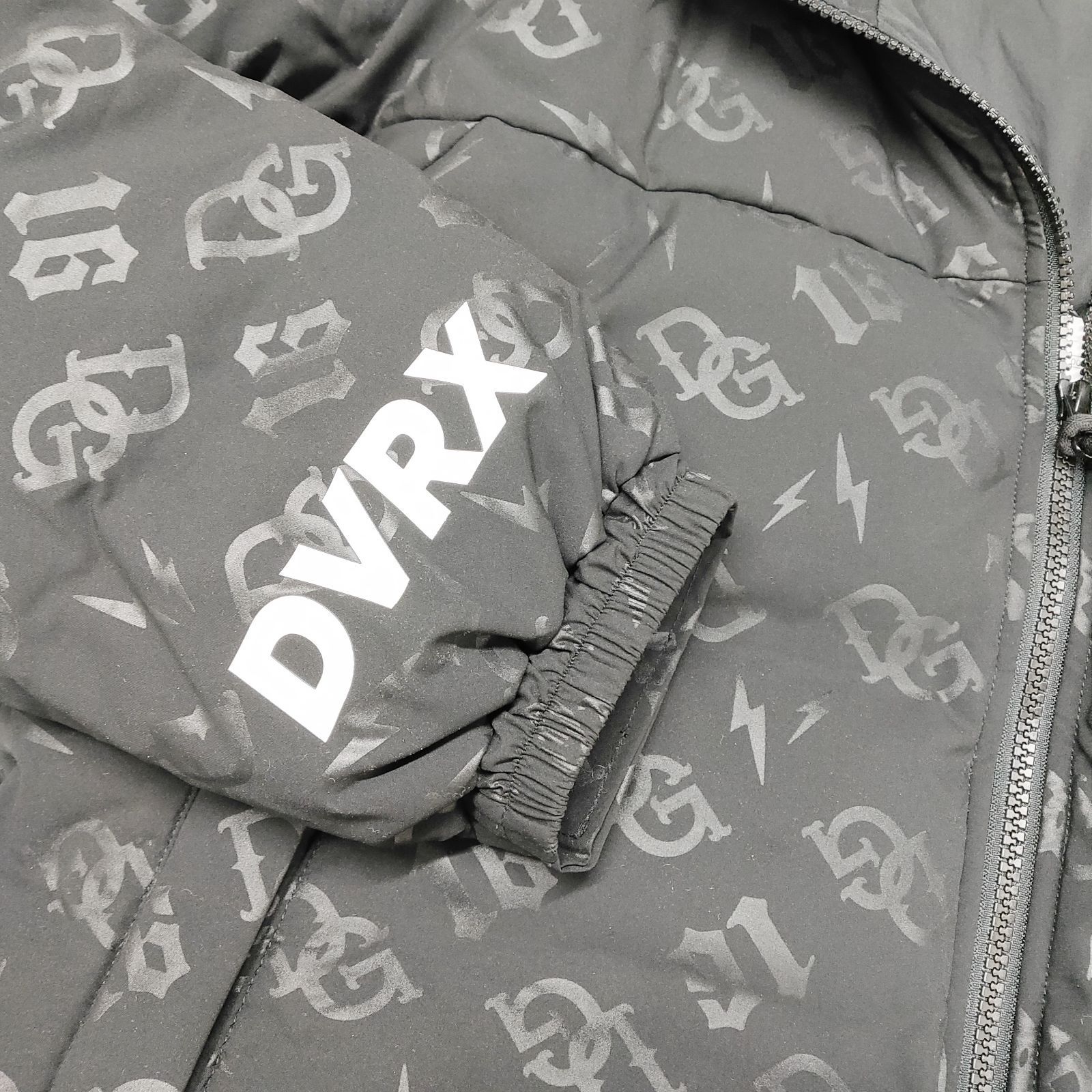 新品 未使用 デヴァローゴルフ モノグラムD ダウンジャケット ブラック