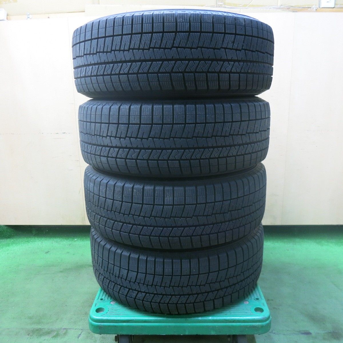 バリ溝！22年！キレイ！9.5分☆スタッドレス 215/60R16 ダンロップ 