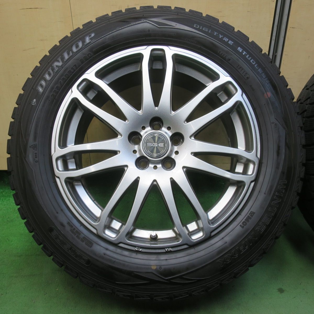 バリ溝 9分 フォレスター 等 225|60 R 17 スタッドレス ダンロップ ウインターマックス WM 01 SG-E 社外 アルミ 17インチ PCD 100|5 H 5123011イス