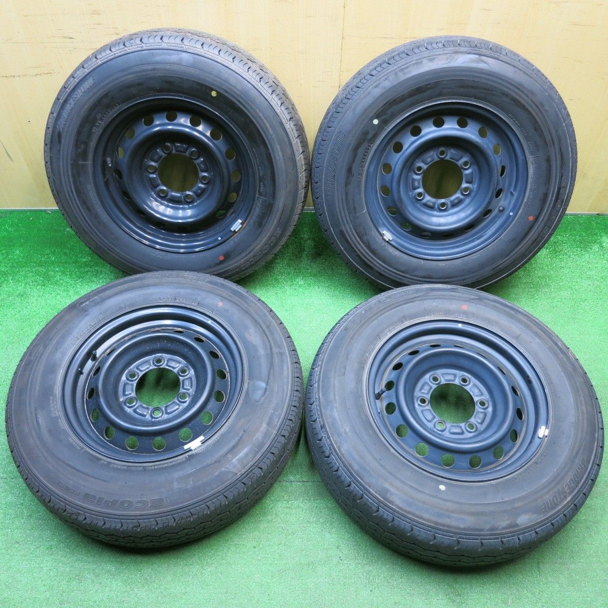 ほぼ未使用！23年！キレイ☆トヨタ ハイエース 純正 スチール 195 