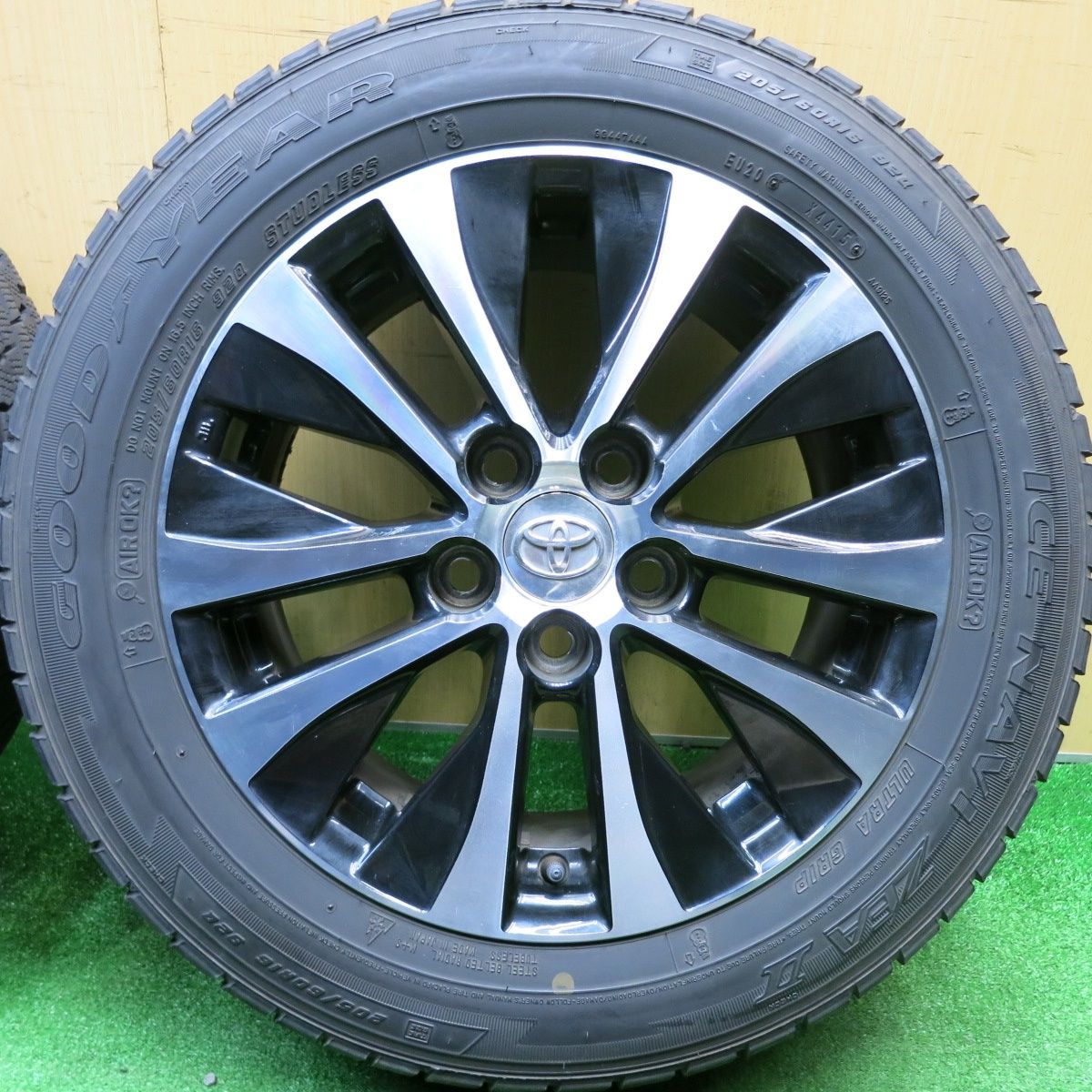 バリ溝 8.5分 トヨタ SAI サイ 205|60 R 16 スタッドレス グッドイヤー アイスナビ ZEA 2 16インチ PCD 114.3|5 H ス