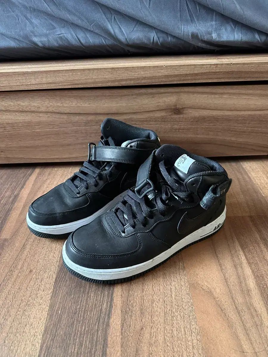 260 NIKE x STUSSY エアフォース ミッド ブラック