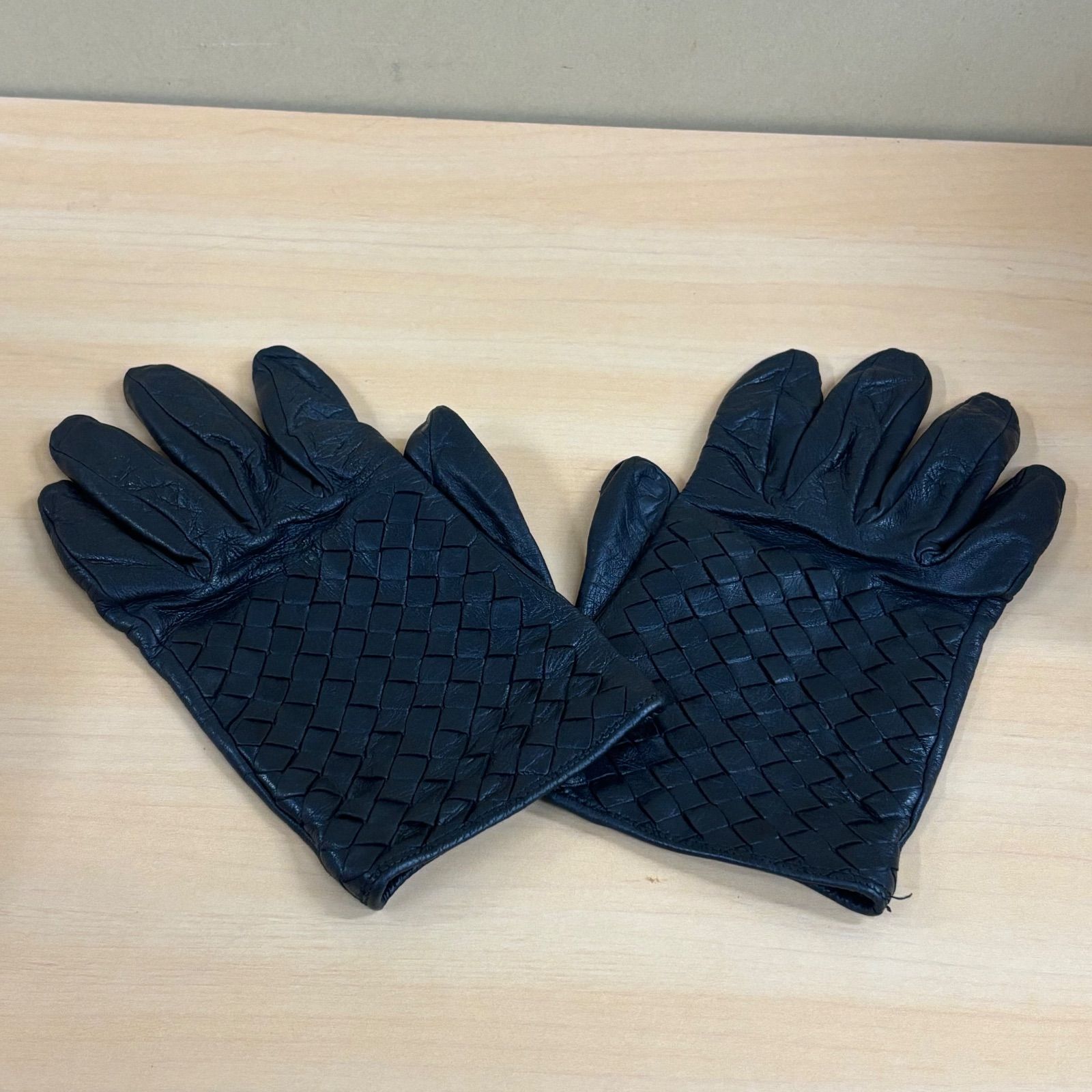 BOTTEGA VENETA ボッテガ ヴェネタ 手袋 レザー ブラック イントレチャートグローブ ユニセックス 75