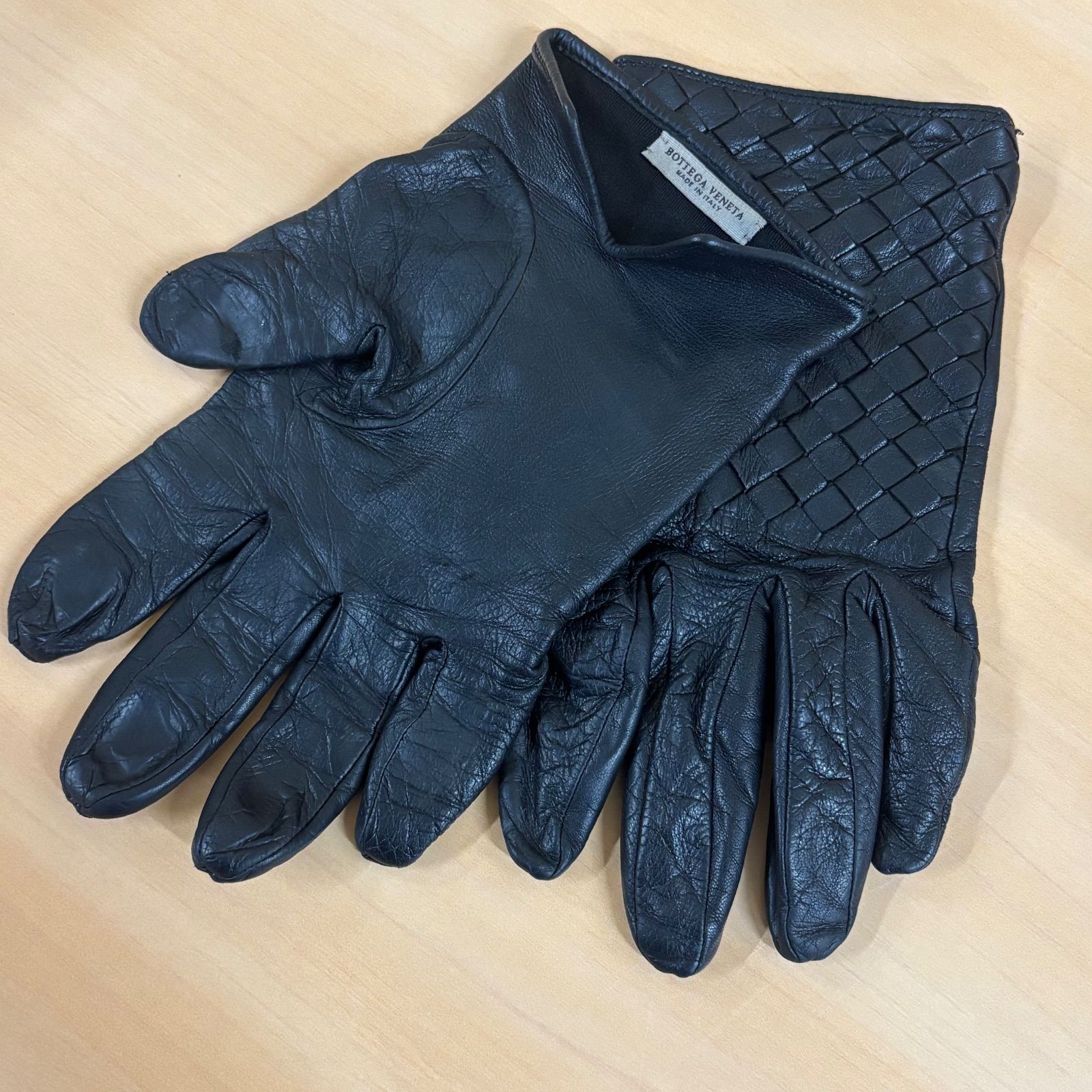 BOTTEGA VENETA ボッテガ ヴェネタ 手袋 レザー ブラック イントレチャートグローブ ユニセックス 75