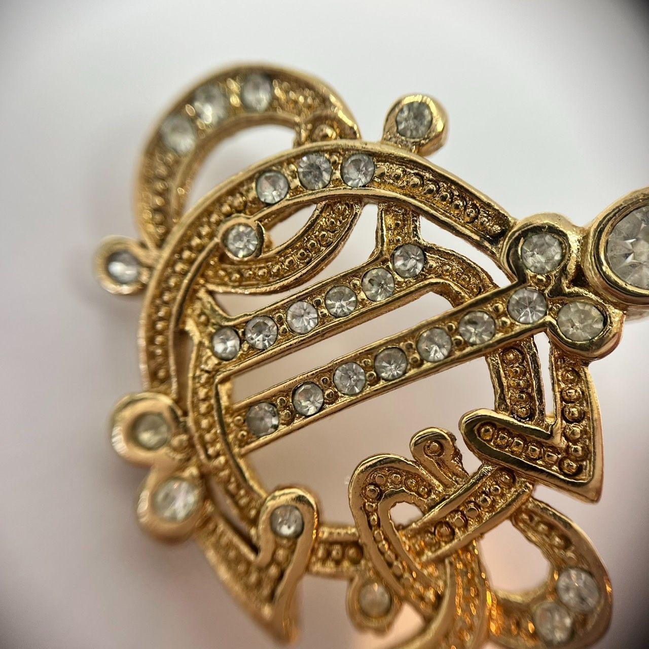 Christian Dior ディオール エンブレム ロゴ ピアス ゴールド GP