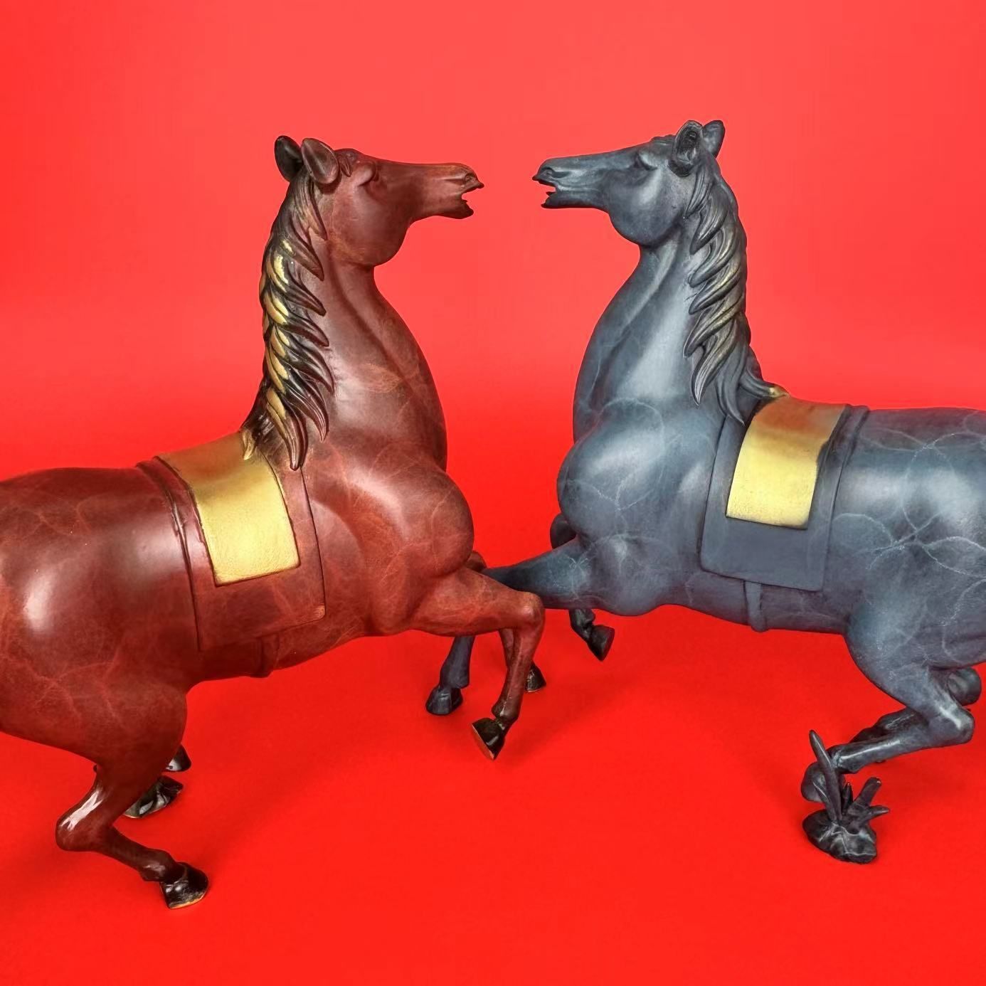  オブジェ 置物 うま ウマ 馬 青 赤 2種類 インテリア リビング ダイニング 玄関 寝室 装飾 オーナメント プレゼント ギフト オシャレ 可愛い 癒しグッズ 感 棚装飾 オブジェクト 置物 インテリア小物